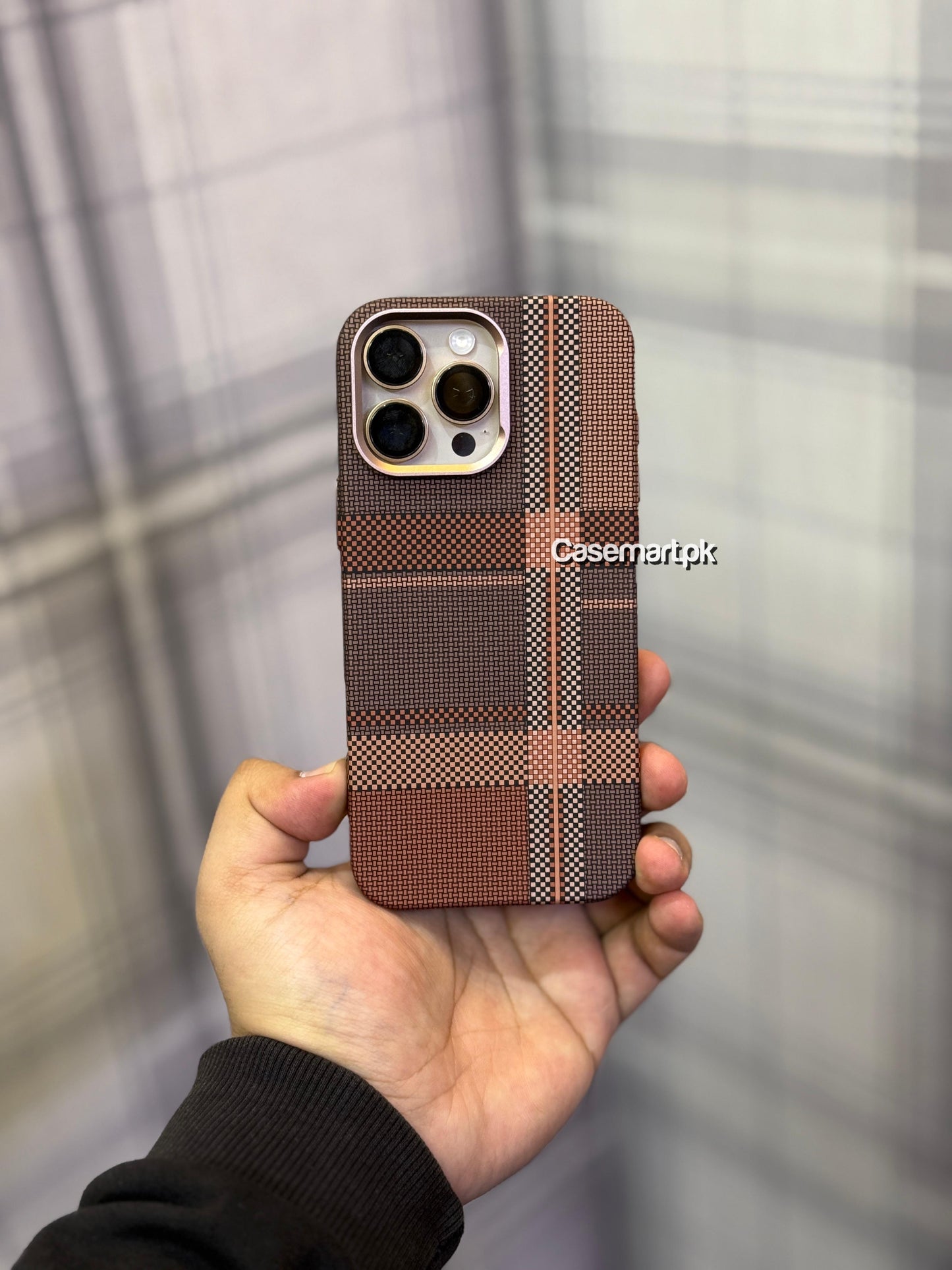 Real Carbon Fibre with MagSafe in Desert Titanium LUXO Like PITAKA