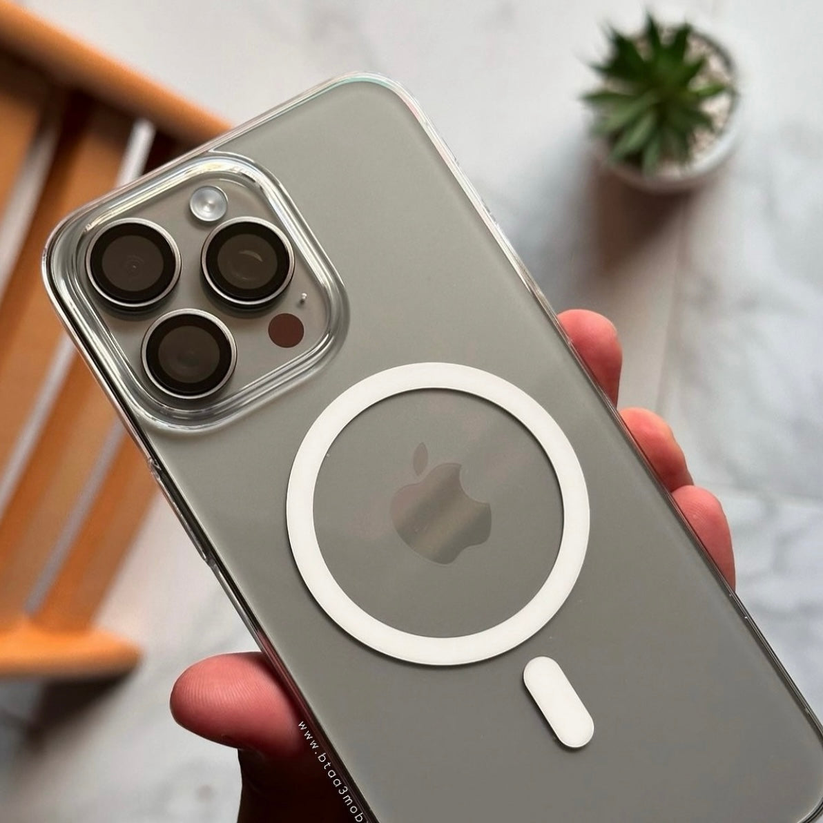 Eouro Anti-Yellow MagSafe Clear Shockproof Sleek Protective Case