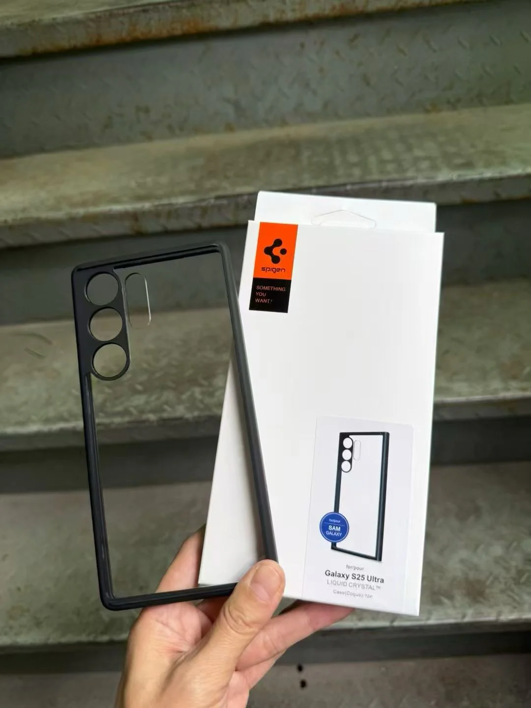 Spigen black border case for Samsung s25 ultra