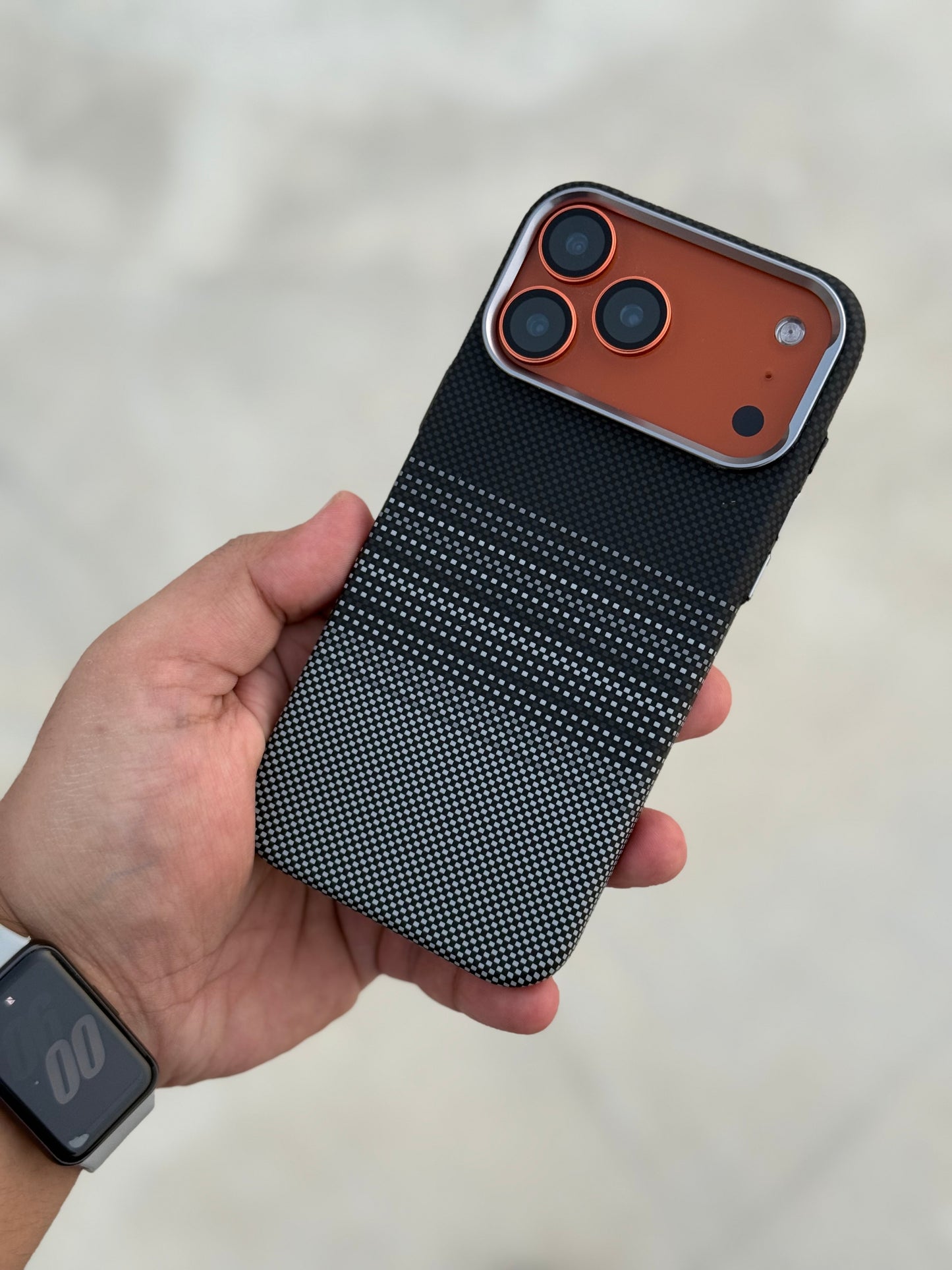 Black Lines Carbon Fibre With MagSafe LUXO 17 Series