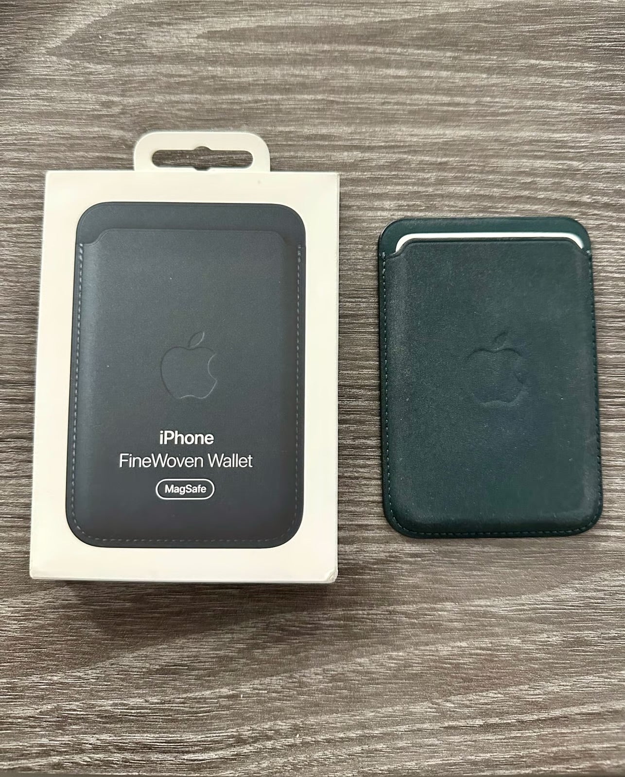 Apple MagSafe FineWoven Wallet with Pop-Up Notification in Dark Green