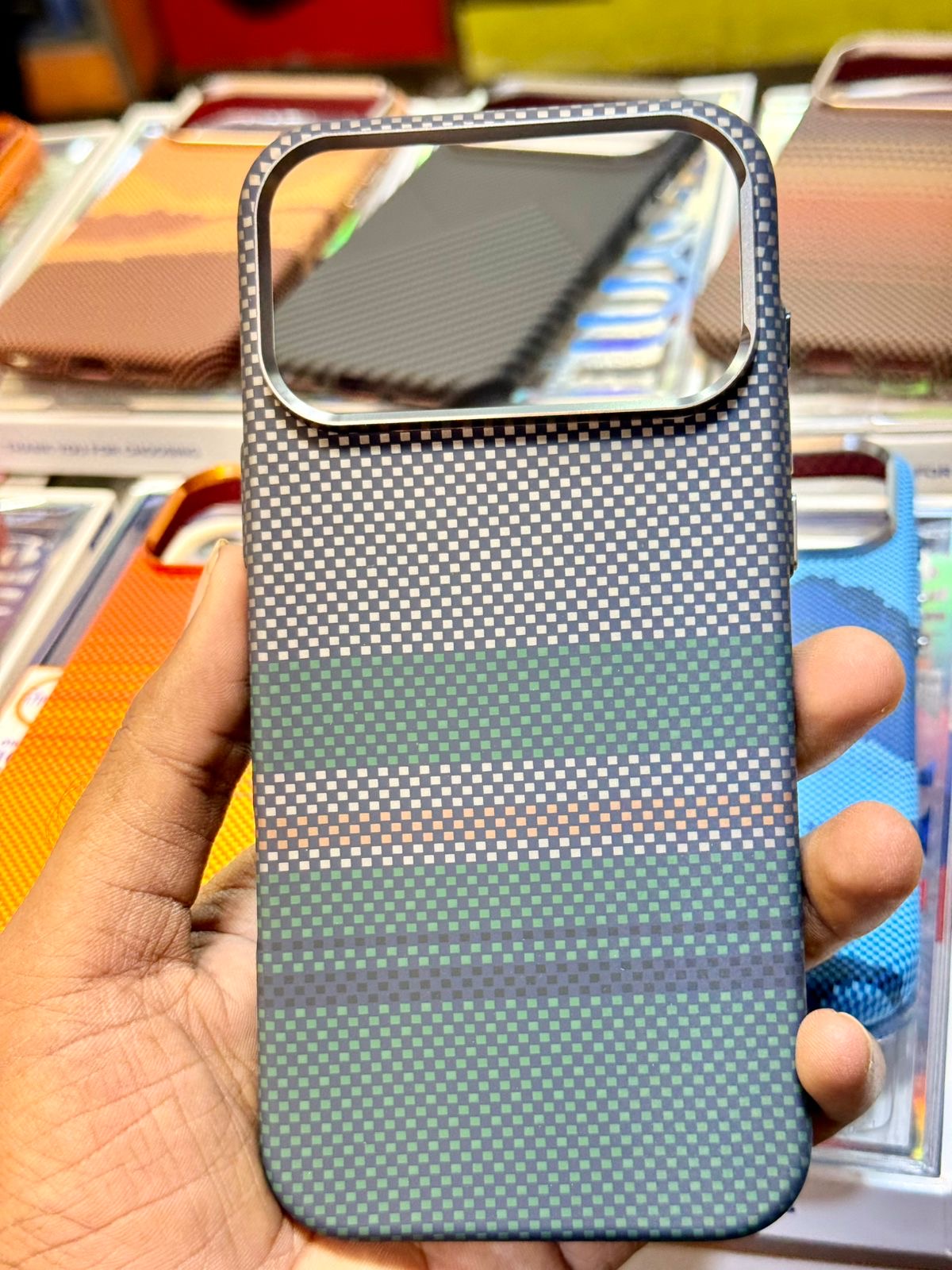 Sunset Carbon Fibre With MagSafe LUXO 17 Pro Max