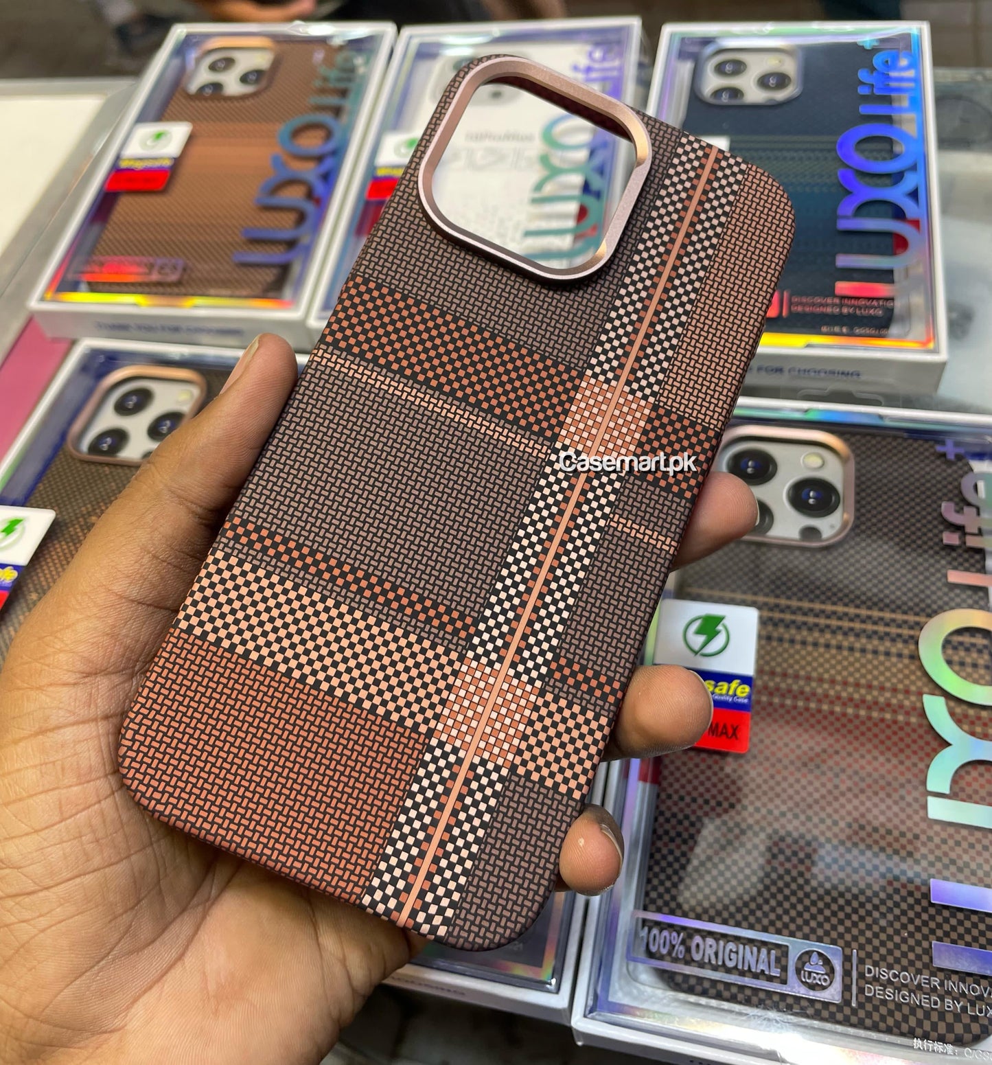 Real Carbon Fibre with MagSafe in Desert Titanium LUXO Like PITAKA