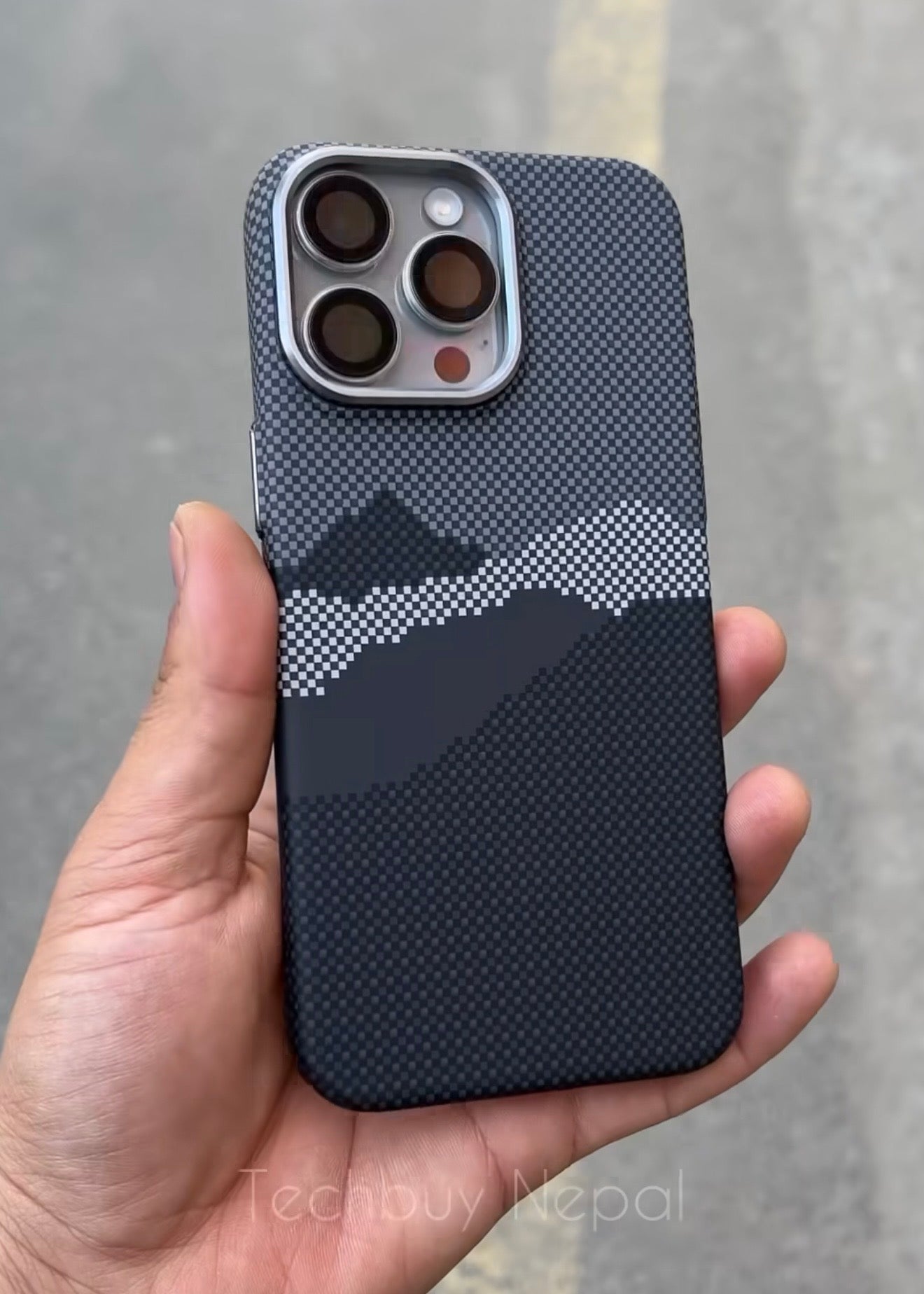 Black Mountain Carbon Fibre With MagSafe LUXO 17 Series