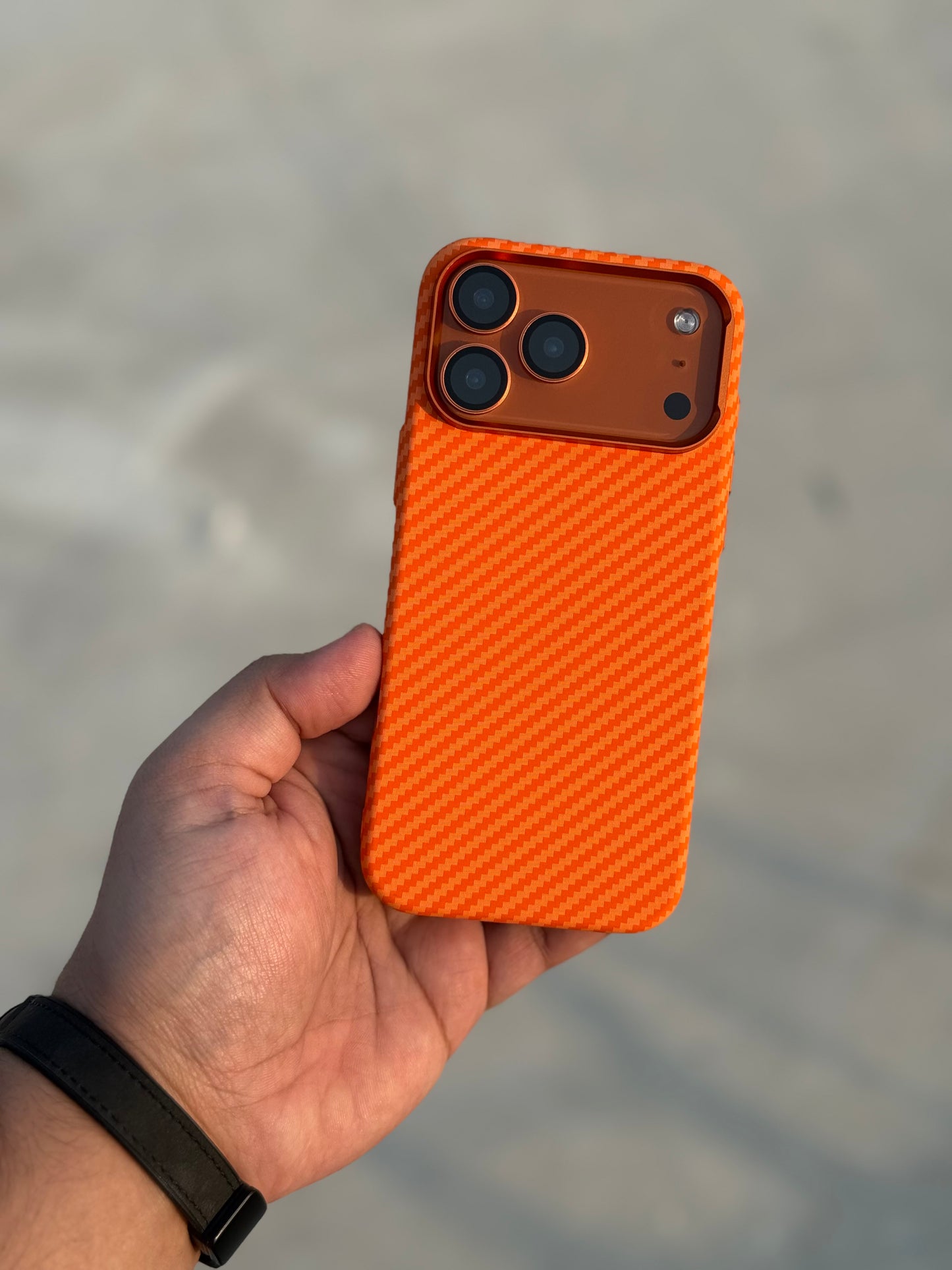 Deep Blue Carbon Fibre With MagSafe LUXO 17 Series