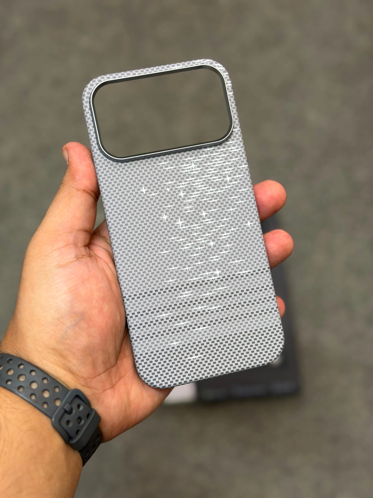 Side Cut Real Carbon Fibre Kevlar Cases with MagSafe
