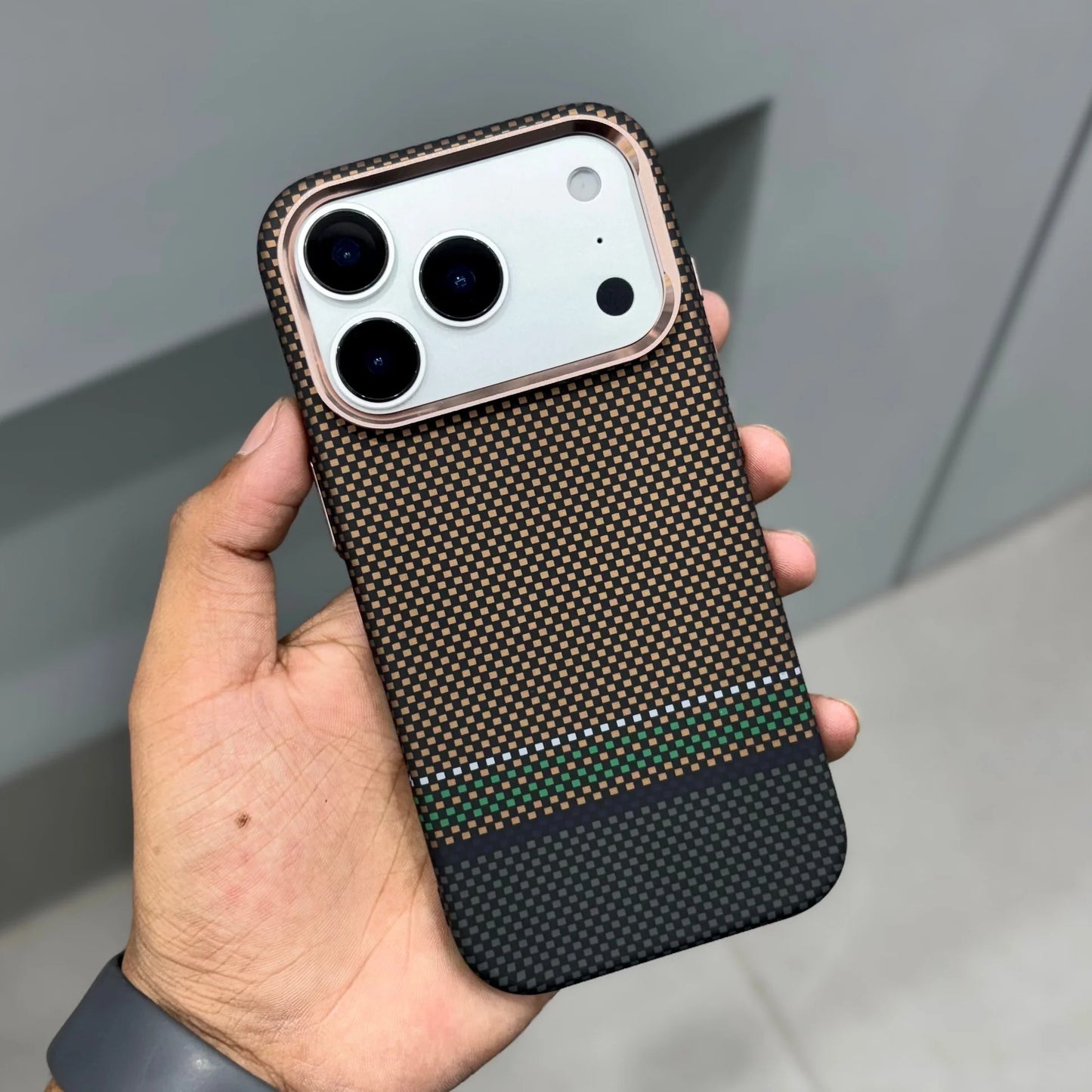 Luxo Carbon Fibre Kevlar For Silver iPhone 17 series