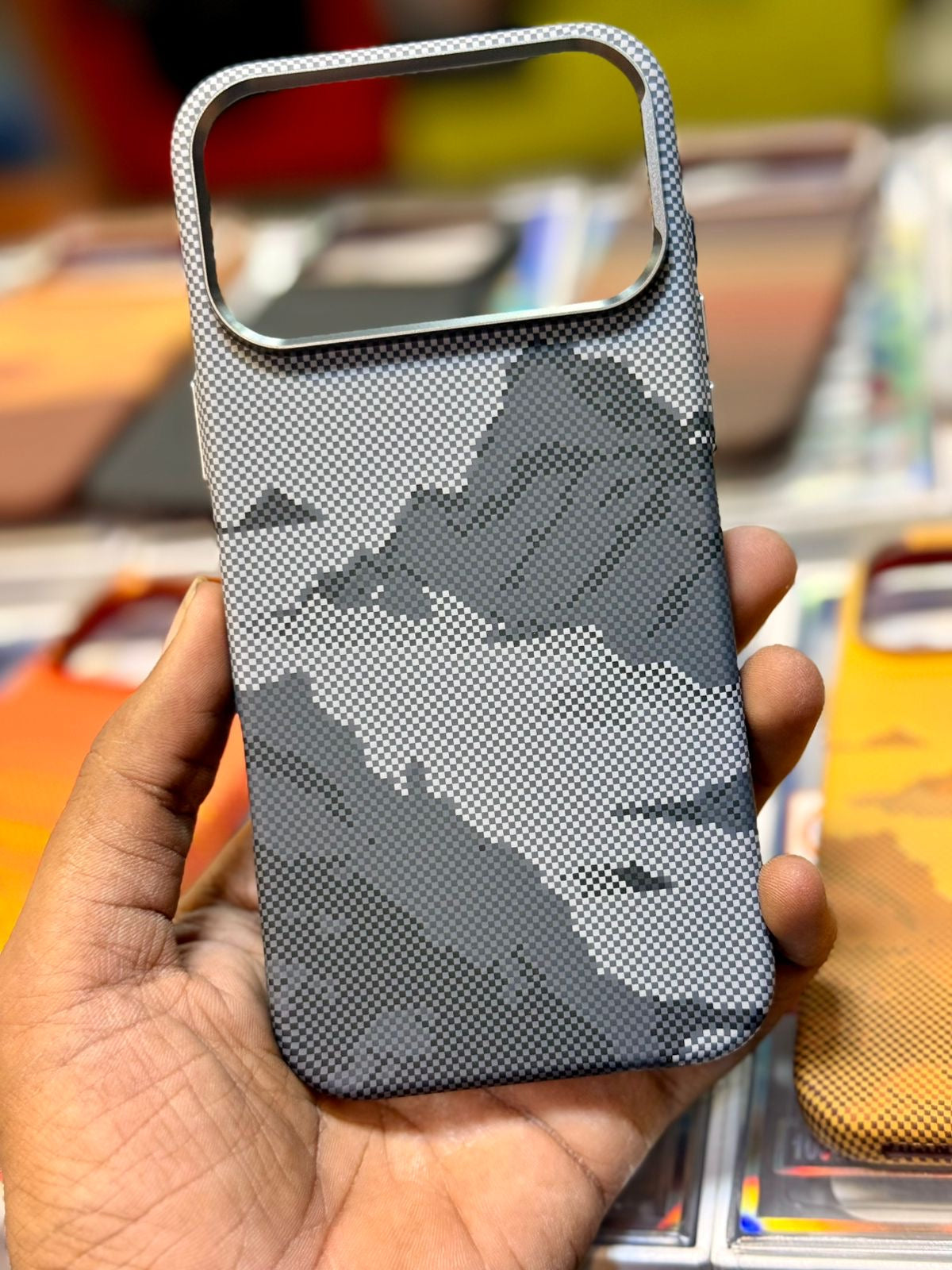 Grey Mountain Carbon Fibre With MagSafe LUXO 17 Pro Max