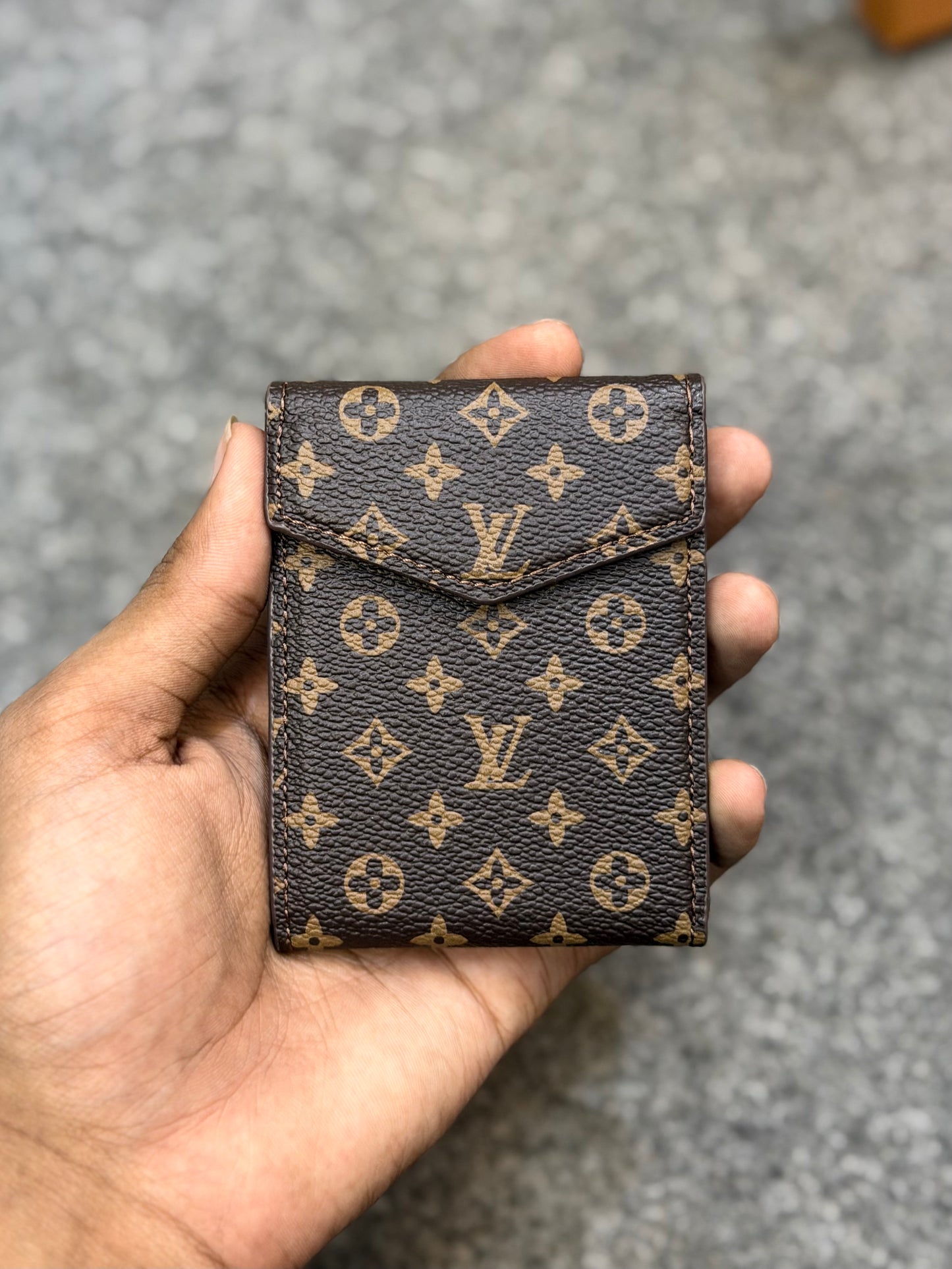Luxury Branded Leather Slim Wallet - Premium Business Card Holder with Magnetic Closure