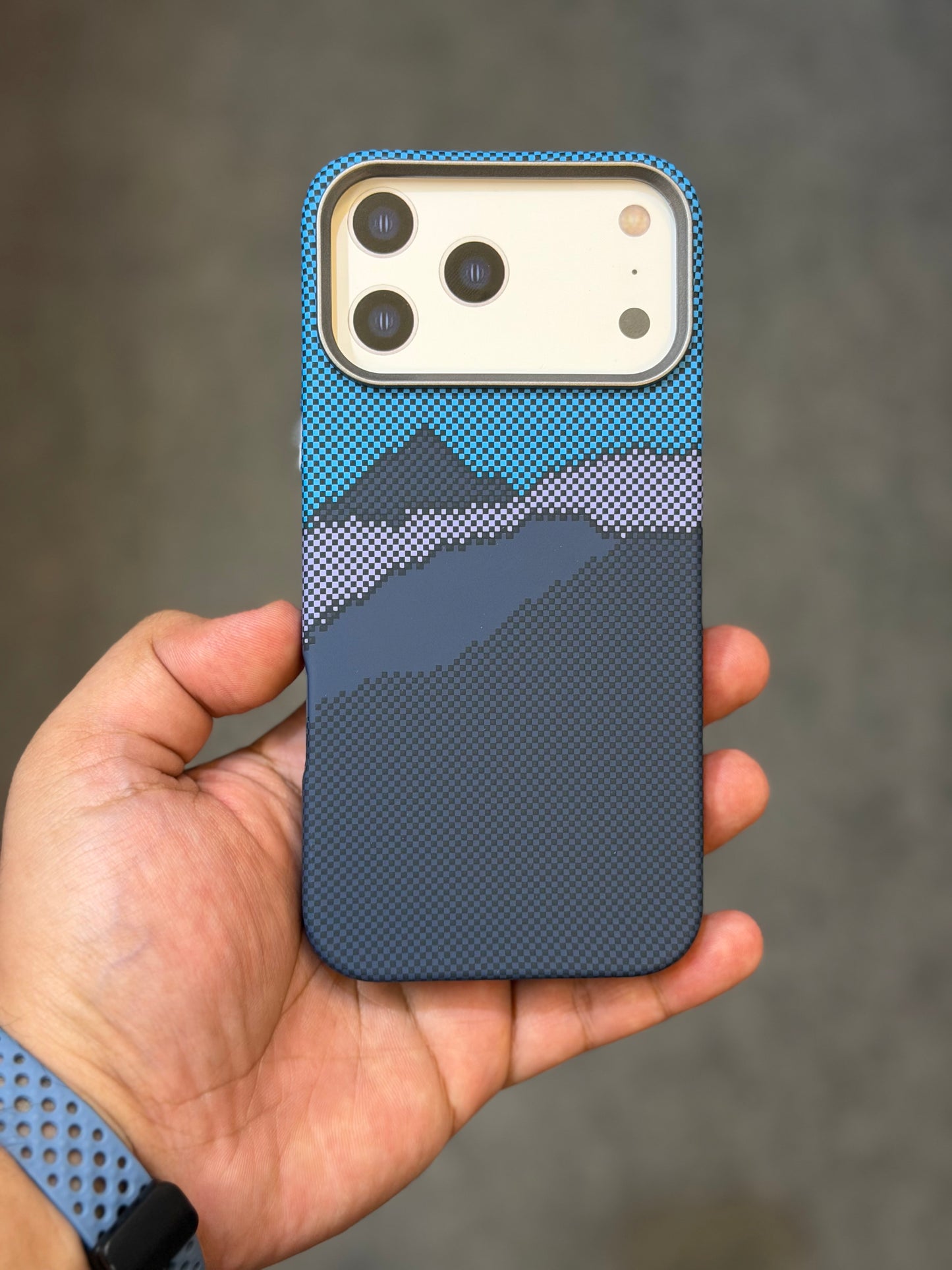 Luxo Carbon Fibre Kevlar For Silver iPhone 17 series
