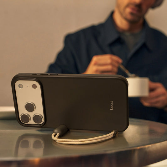 BEATS Kickstand MagSafe Case iPhone 18 / 17 series