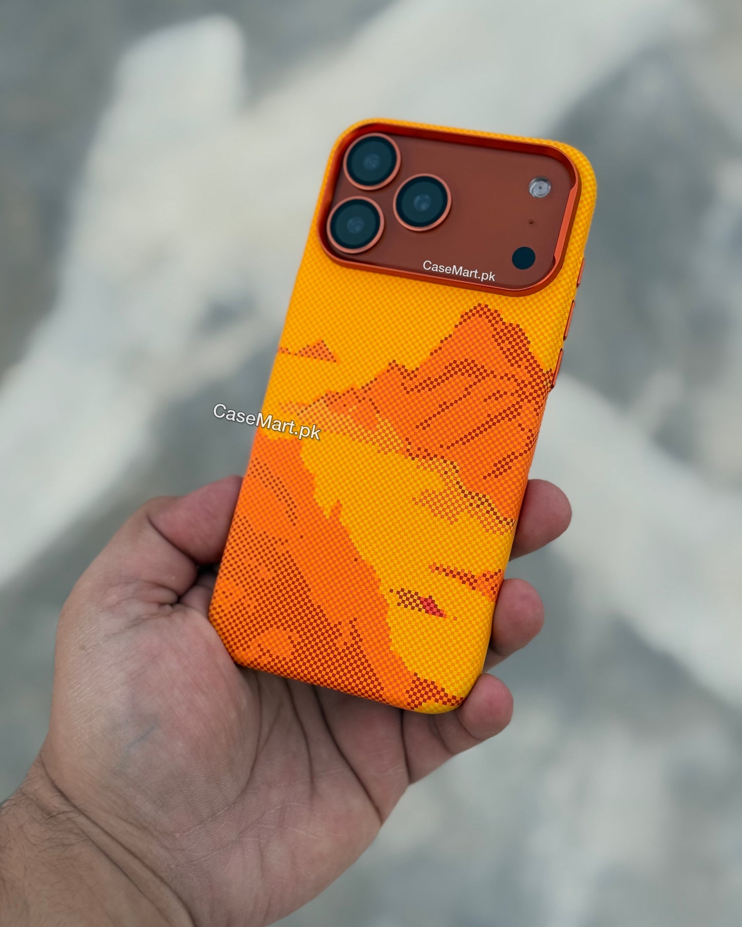 Orange Mountains Carbon Fibre With MagSafe LUXO 17 Pro Max