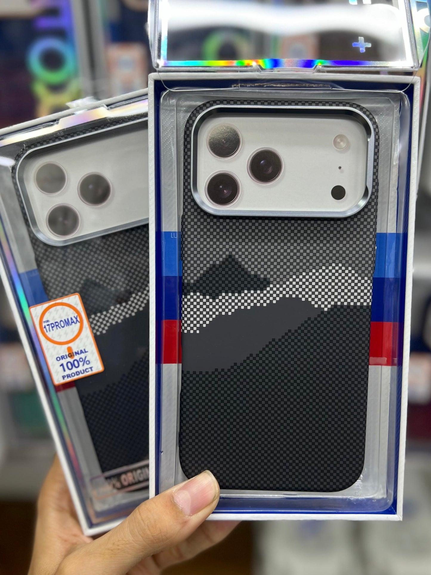 Black Mountain Carbon Fibre With MagSafe LUXO 17 Series