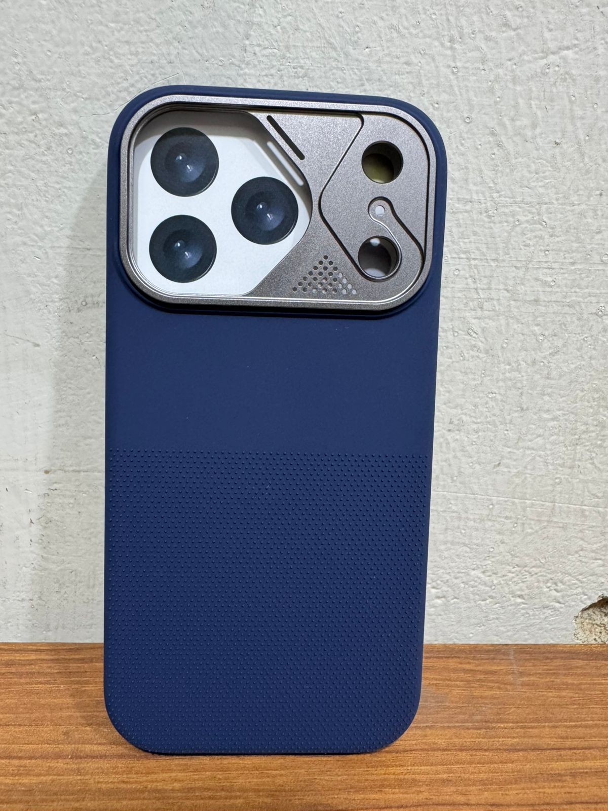 MMKIO ALUMU DESIGN SILICON MAGSAFE CASE