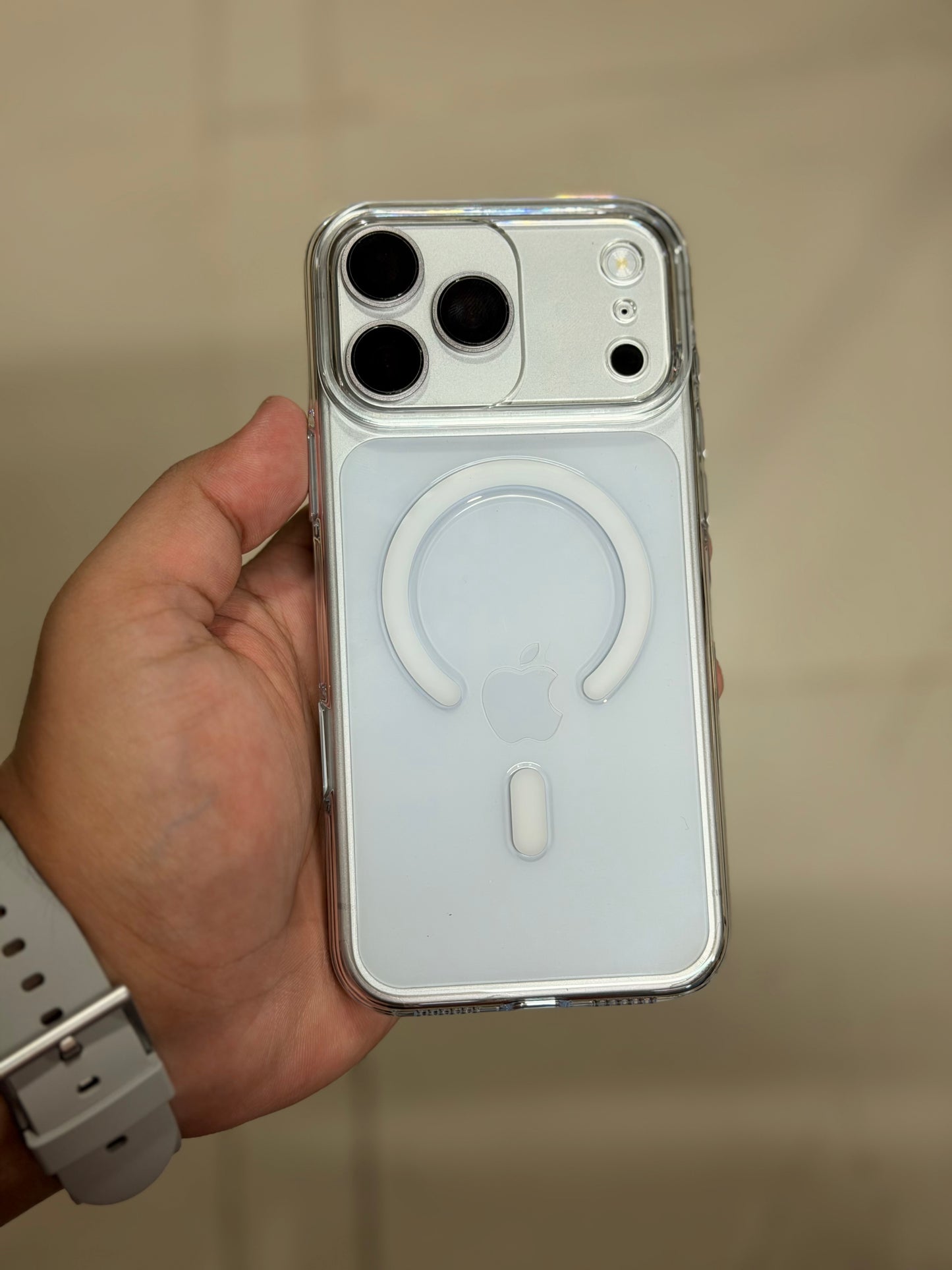 Non-Yellowing Clear MagSafe Case for 17 Series