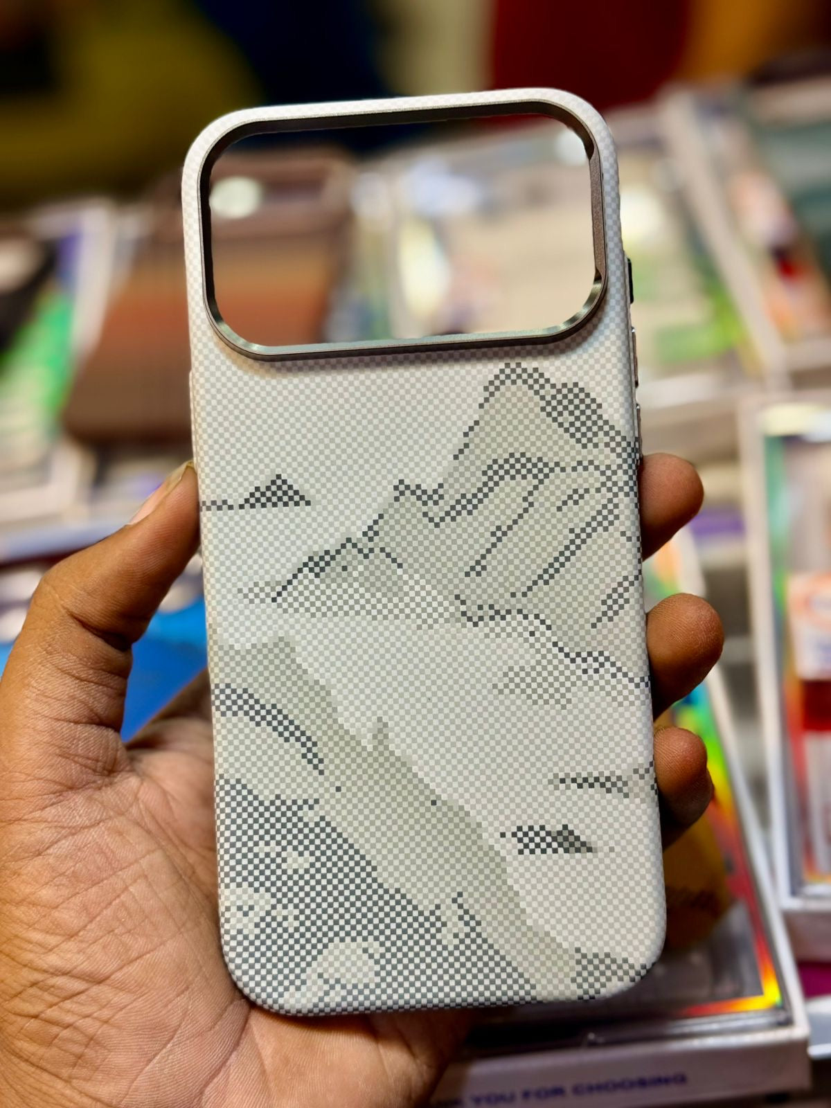 Silver Mountain Carbon Fibre With MagSafe LUXO 17 Pro Max