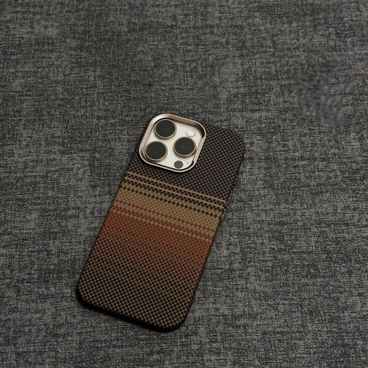 Carbon Fibre with MagSafe in Desert Titanium LUXO Like Pitaka