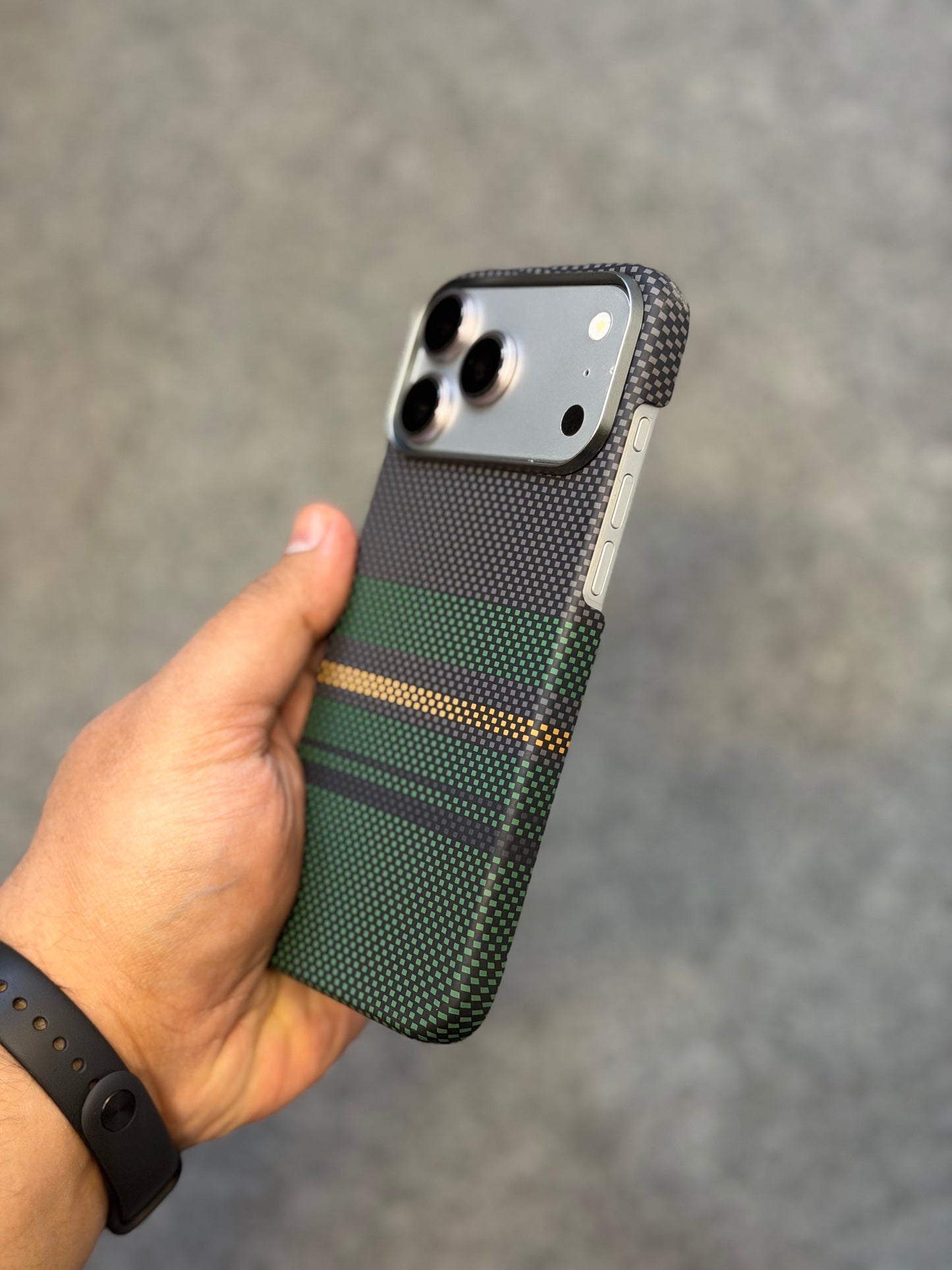 Sunset Carbon Fibre Side Cut Kevlar With MagSafe 17 Pro Max