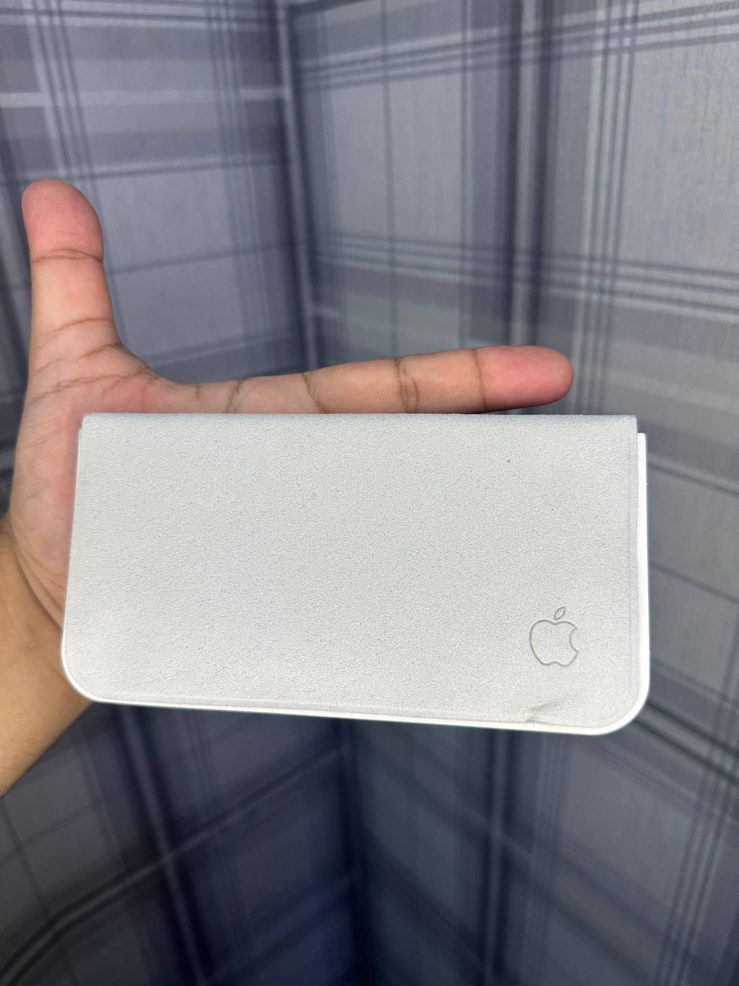 Apple polishing cloth 1:1 same as original with Apple logo embossed