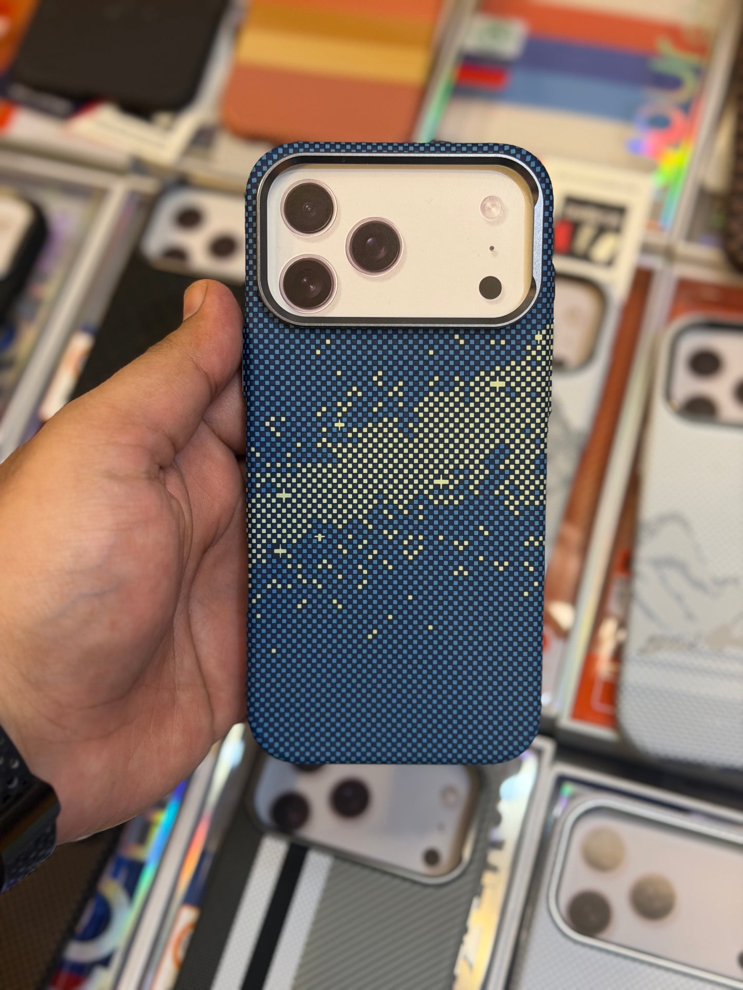 Luxo Carbon Fibre Kevlar For Silver iPhone 17 series