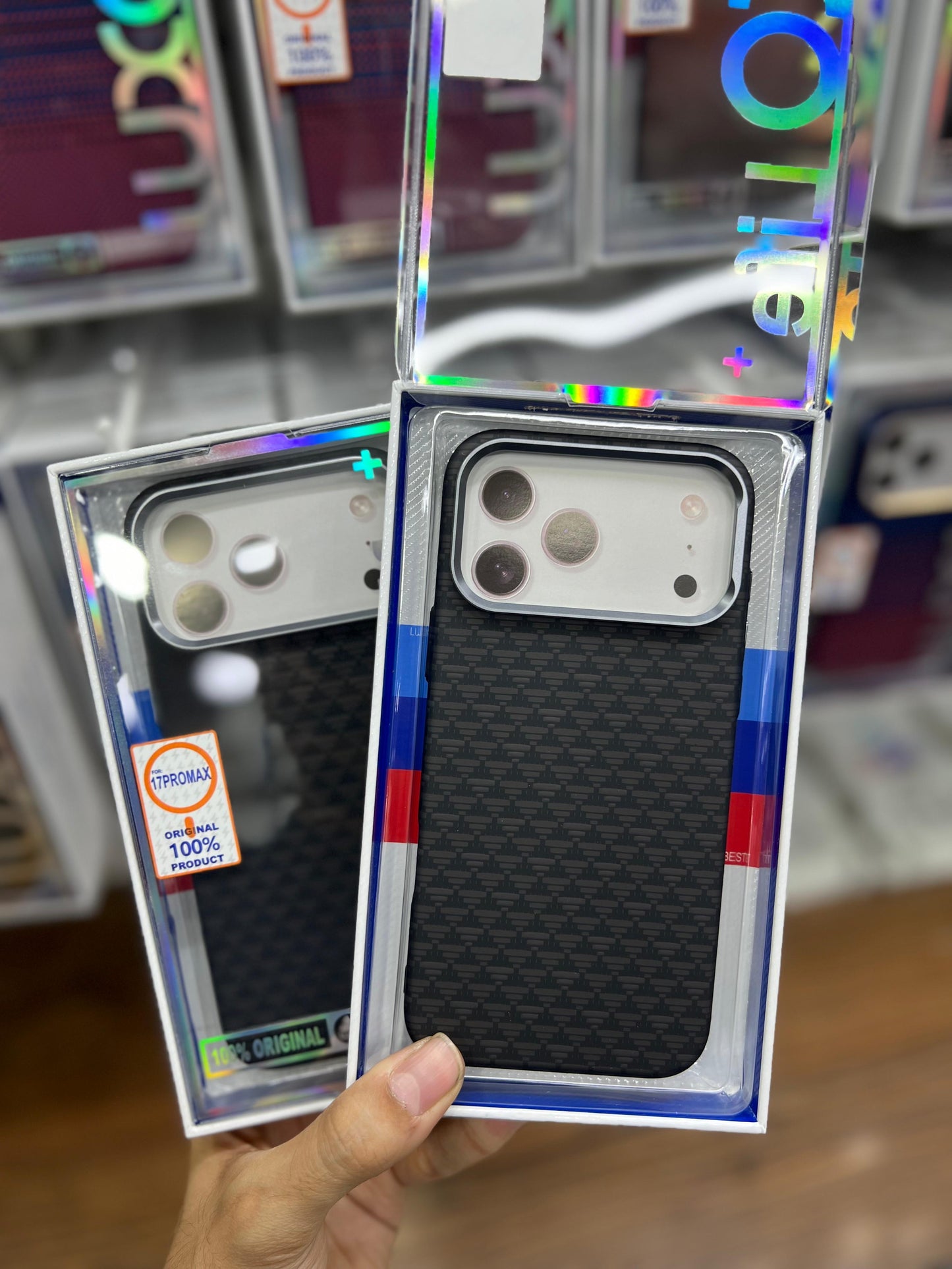 Black Pattern Carbon Fibre With MagSafe LUXO 17 Series