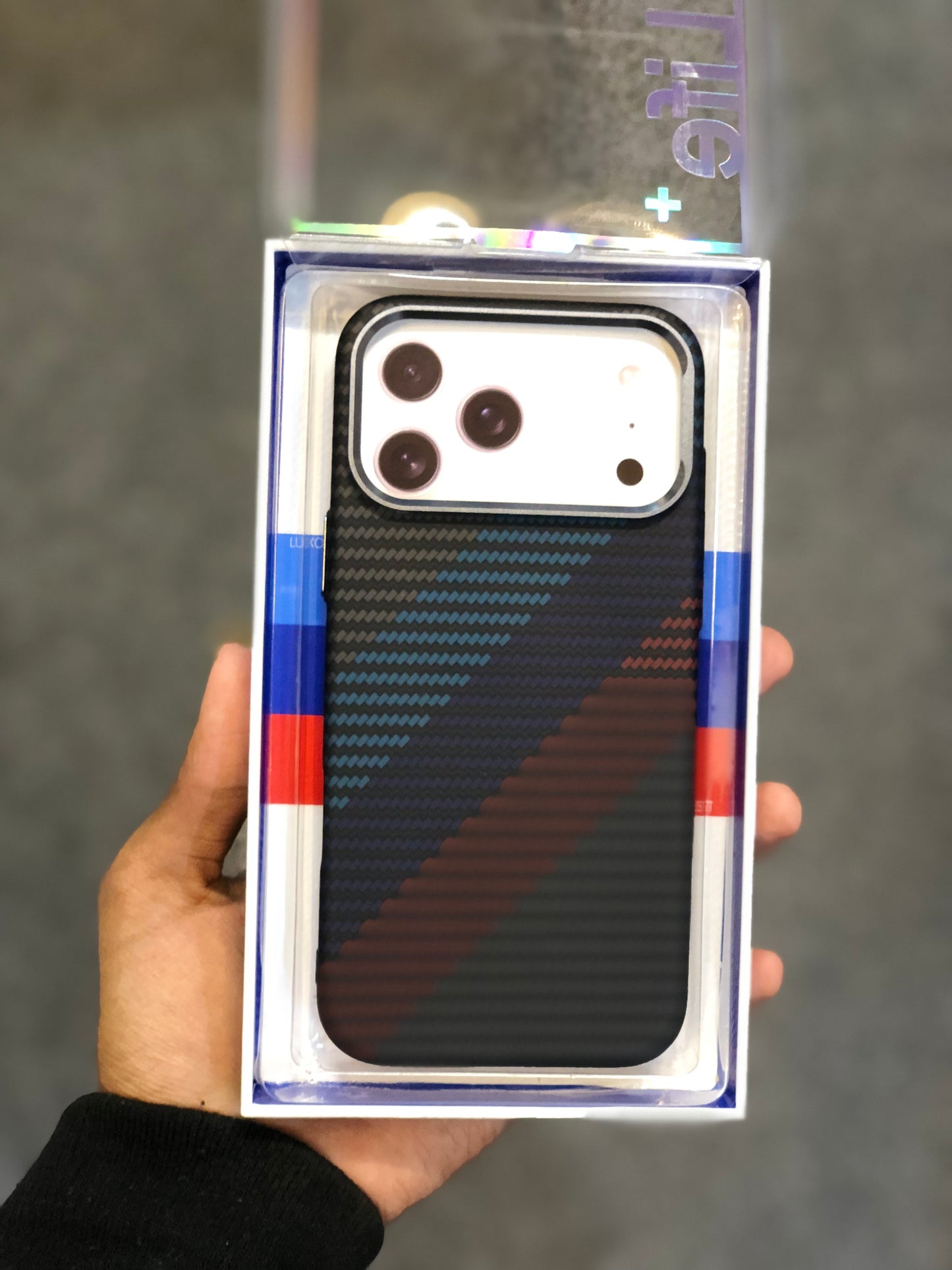 BMW Carbon Fibre With MagSafe LUXO 17 Pro Max