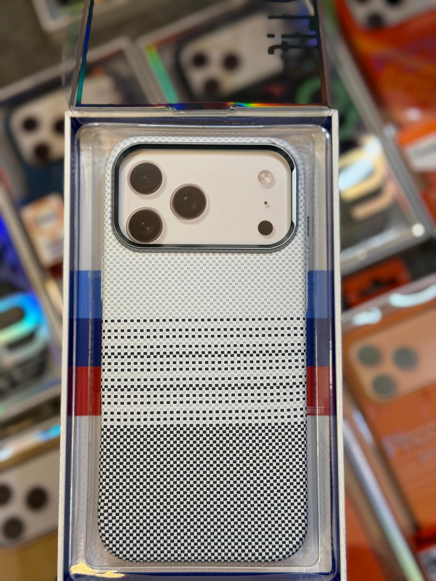 Luxo Carbon Fibre Kevlar For Silver iPhone 17 series