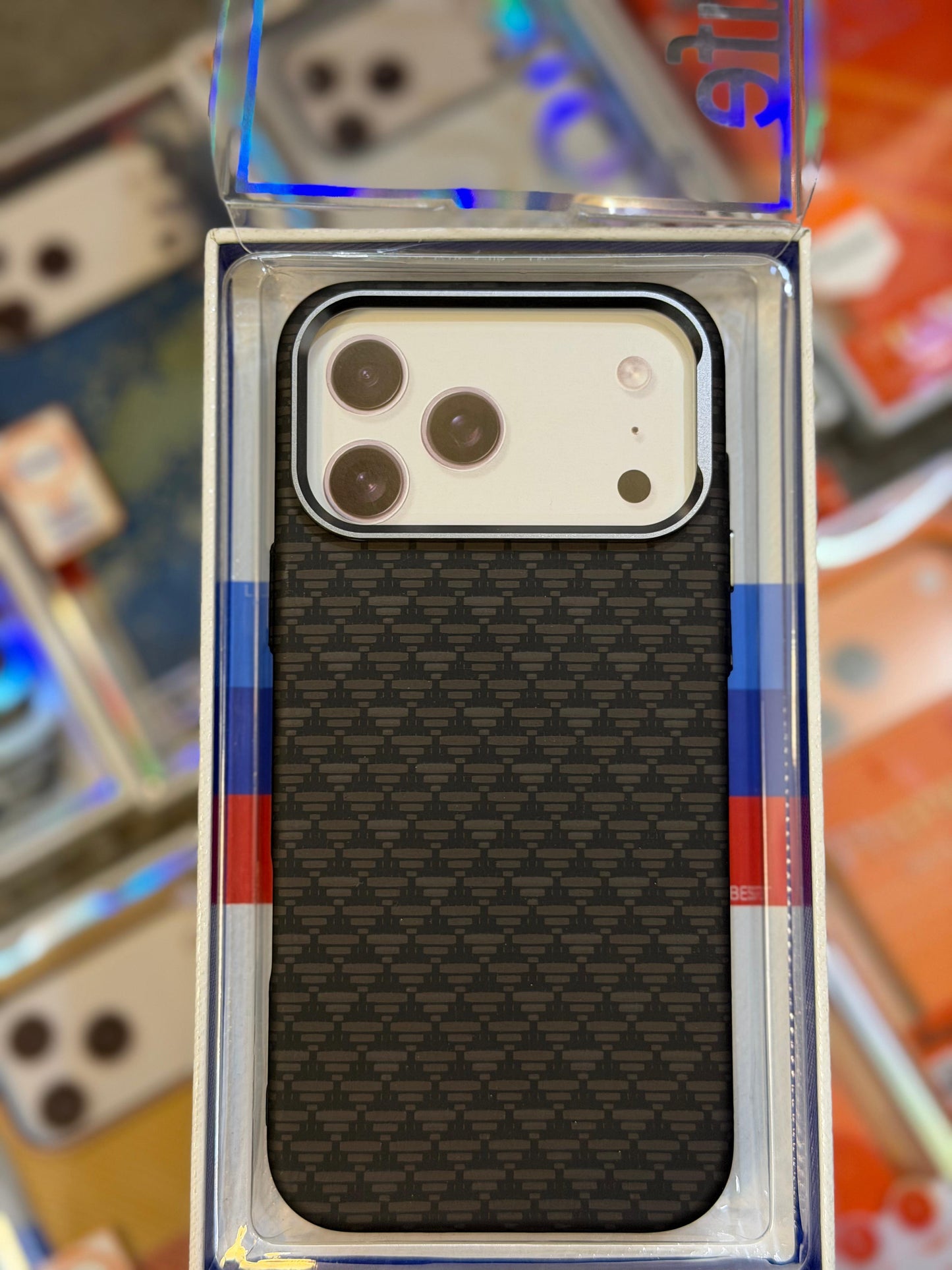 Luxo Carbon Fibre Kevlar For Silver iPhone 17 series
