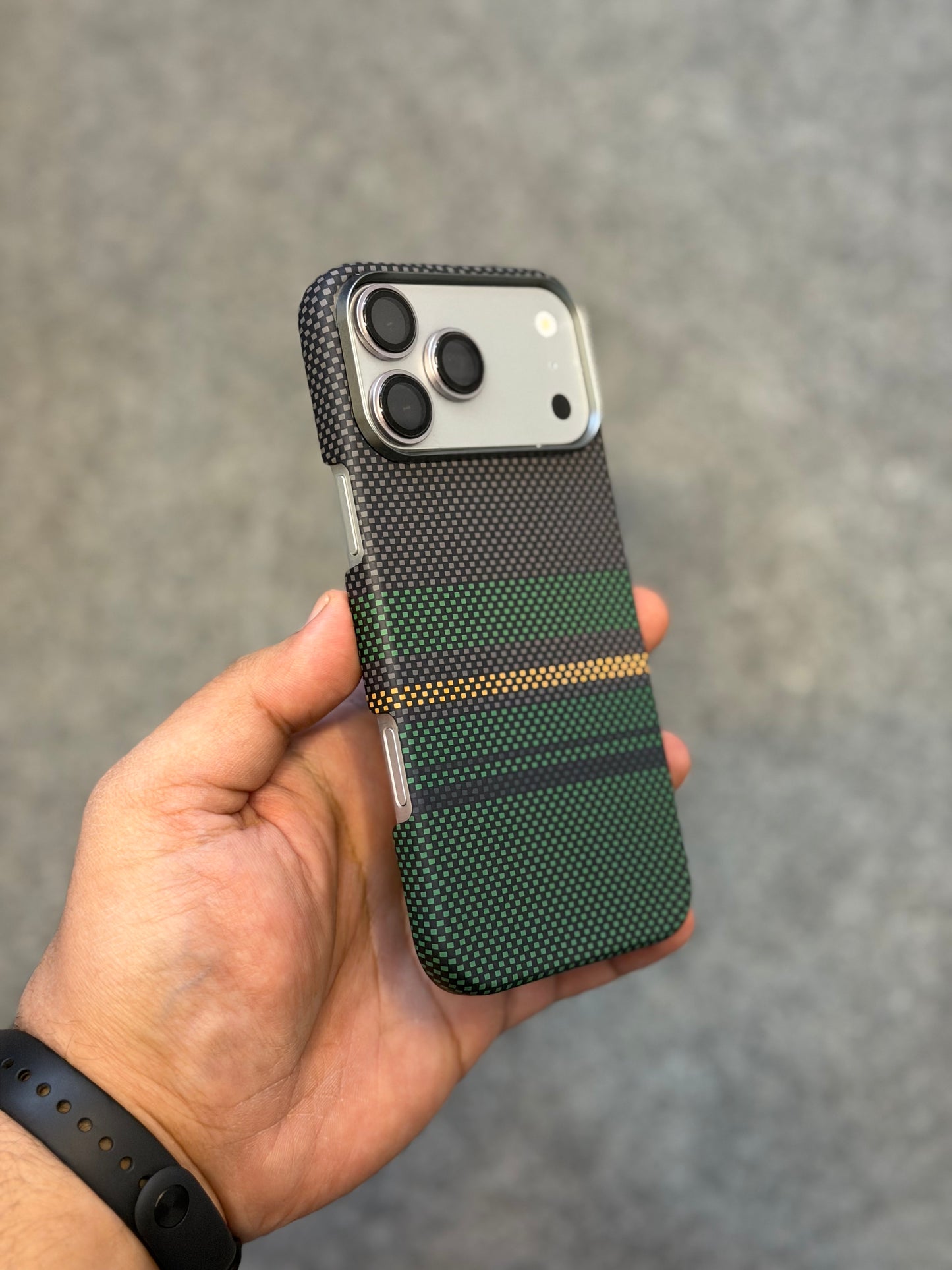 Sunset Carbon Fibre Side Cut Kevlar With MagSafe 17 Pro Max