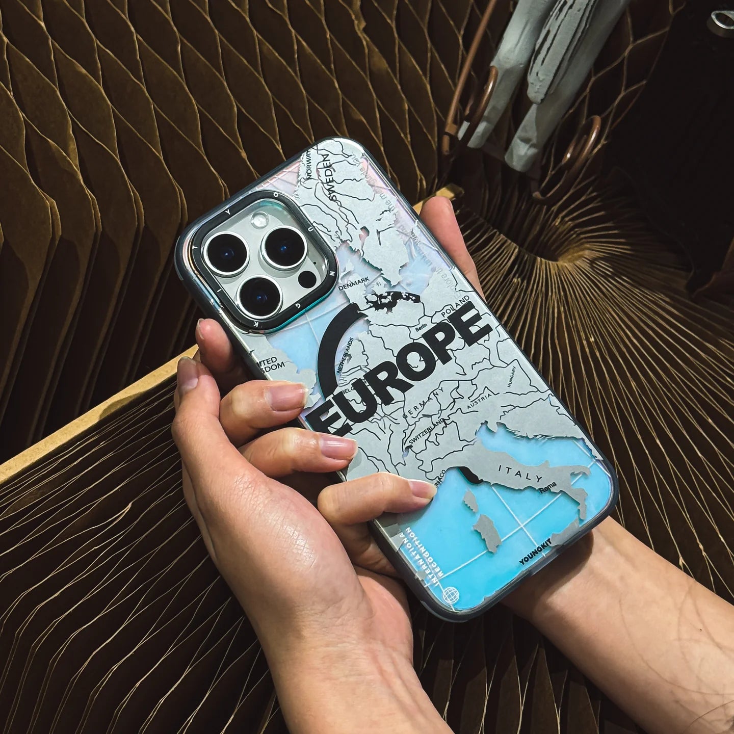 YoungKit Europe Color Changing Case 16 Pro Max