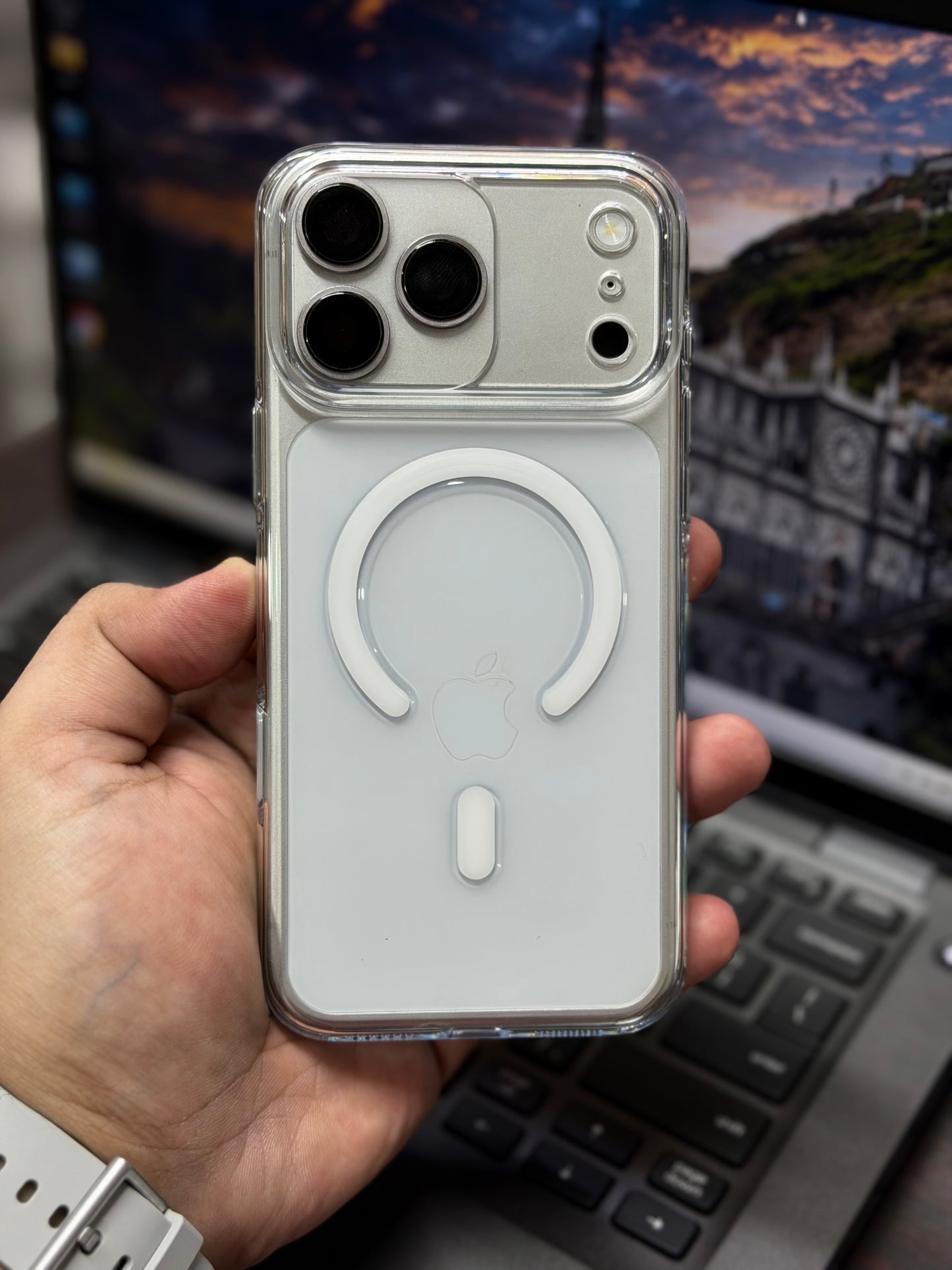 Non-Yellowing Clear MagSafe Case for 17 Series
