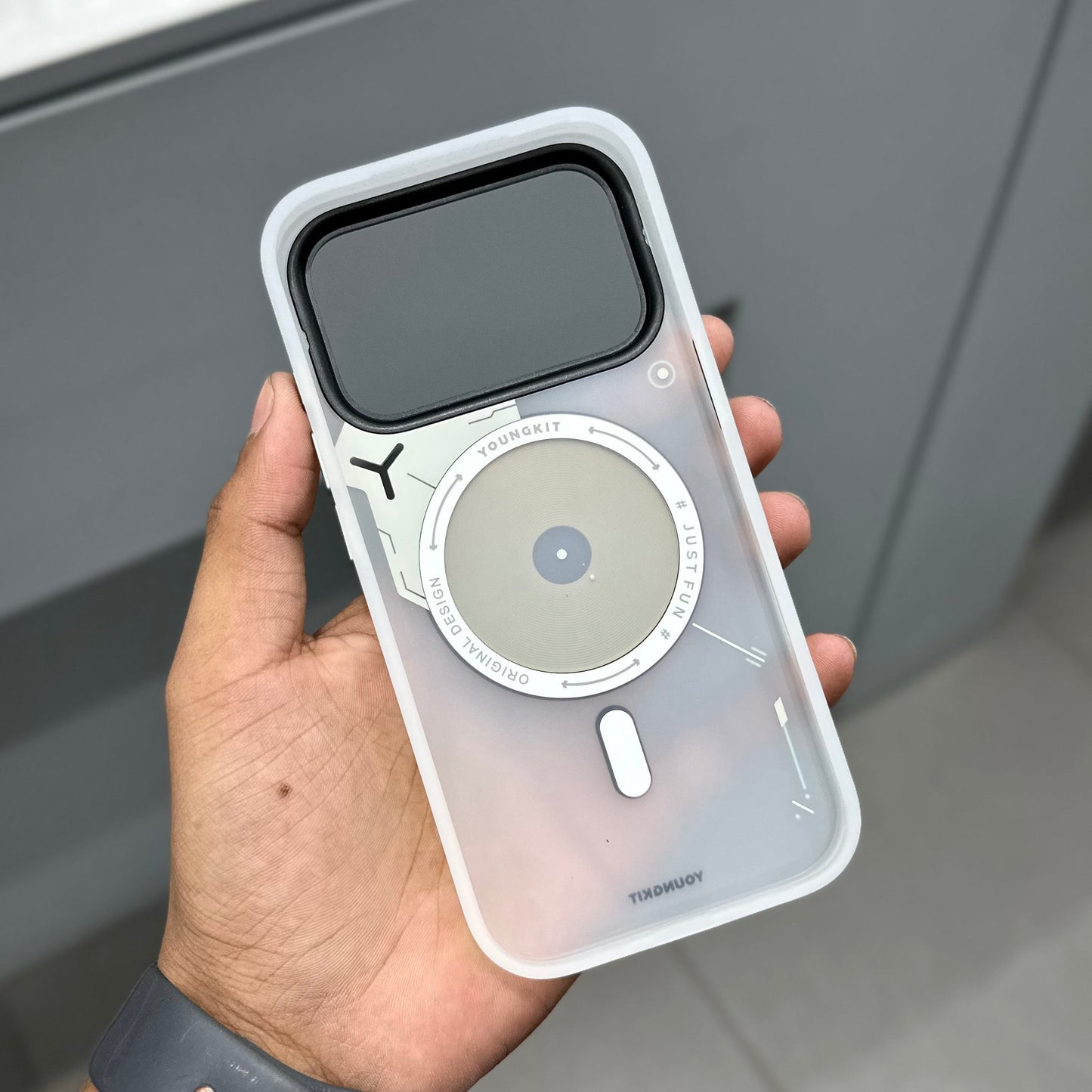 YOUNGKIT Cyber CD Case with Magsafe 17 pro max