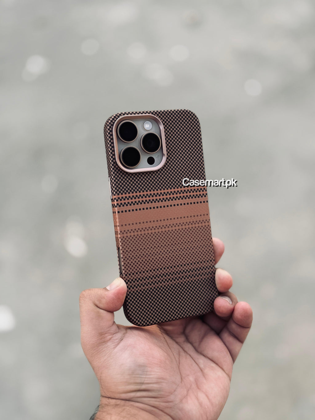 Real Carbon Fibre with MagSafe in Desert Titanium LUXO Like PITAKA