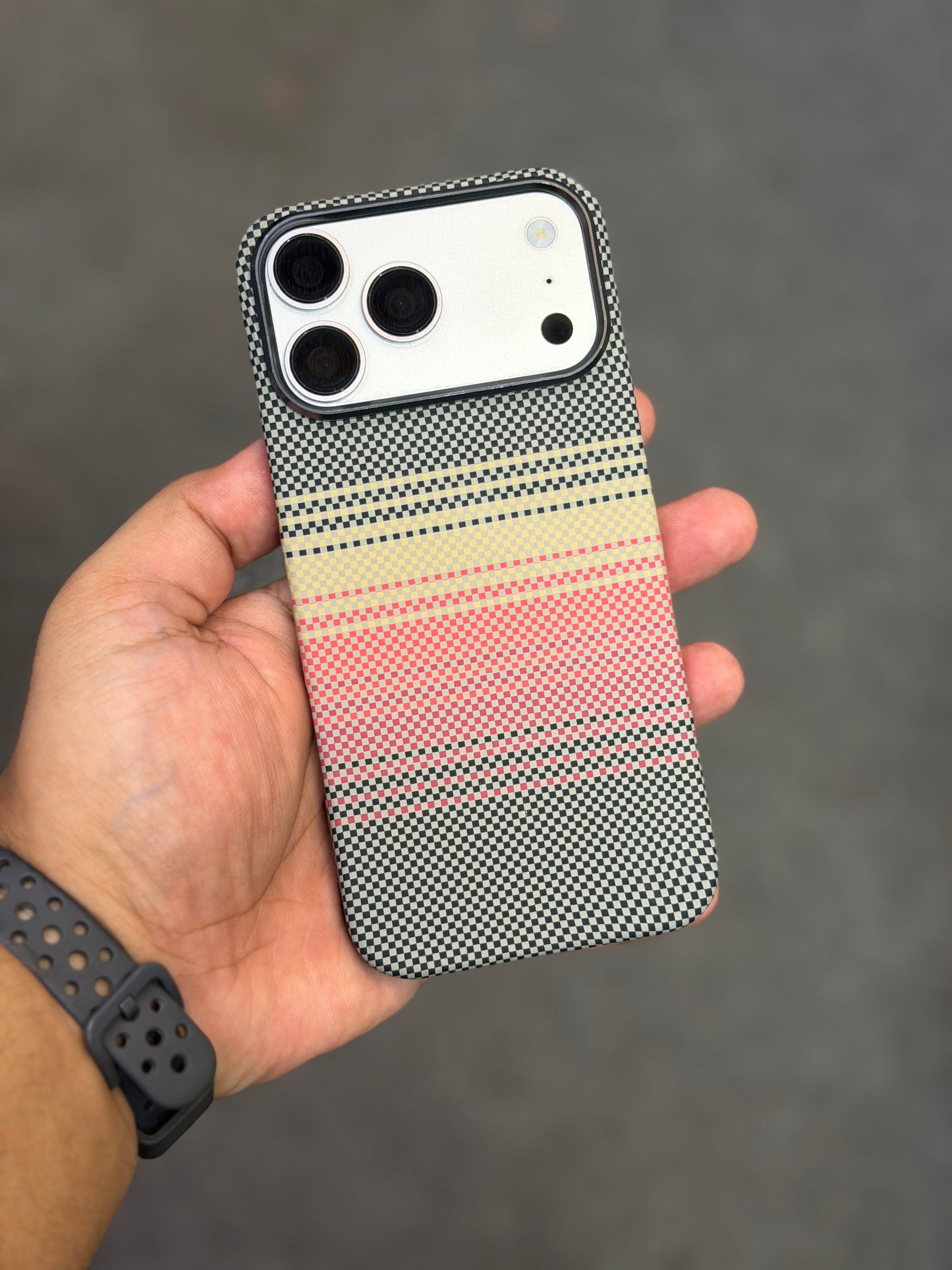Side Cut Real Carbon Fibre Kevlar Cases with MagSafe