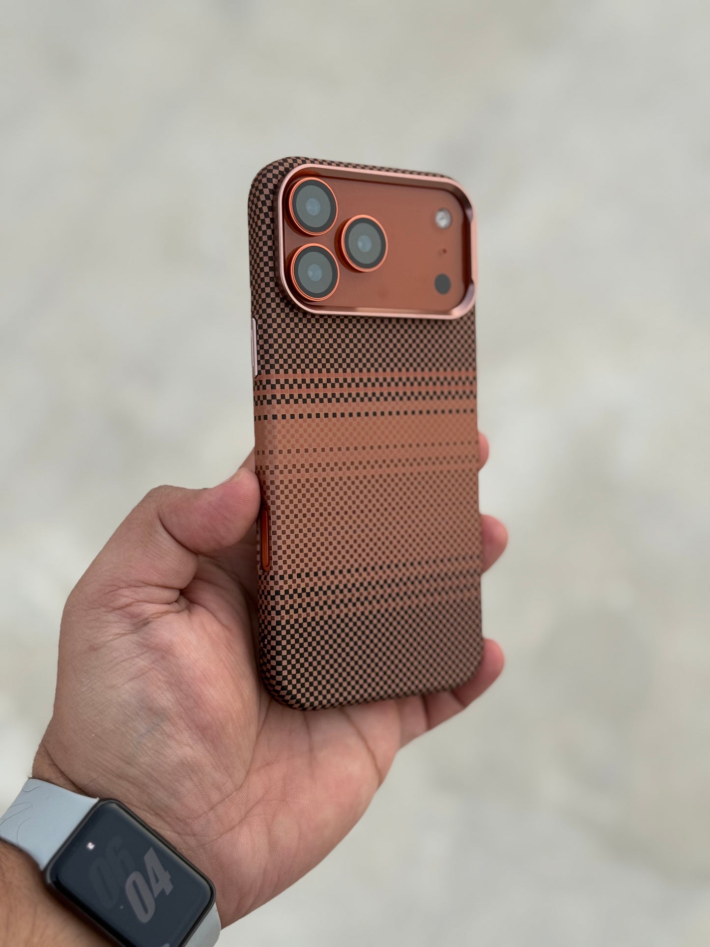 Gold Sunset Carbon Fibre With MagSafe LUXO 17 Series