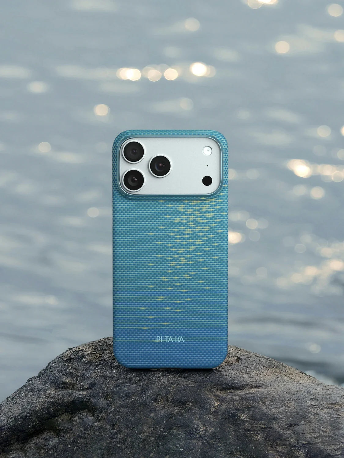 LUXO Glint Series - PITAKA Carbon Fibre For 17 Pro Max