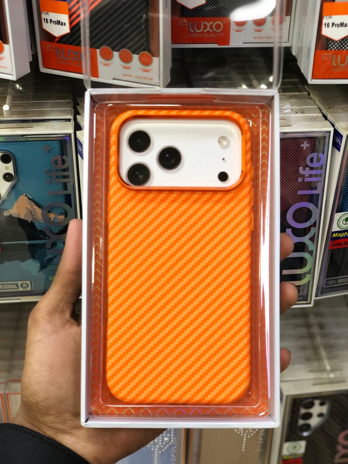 Luxo Carbon Fibre Kevlar For Cosmic Orange iPhone 17 series