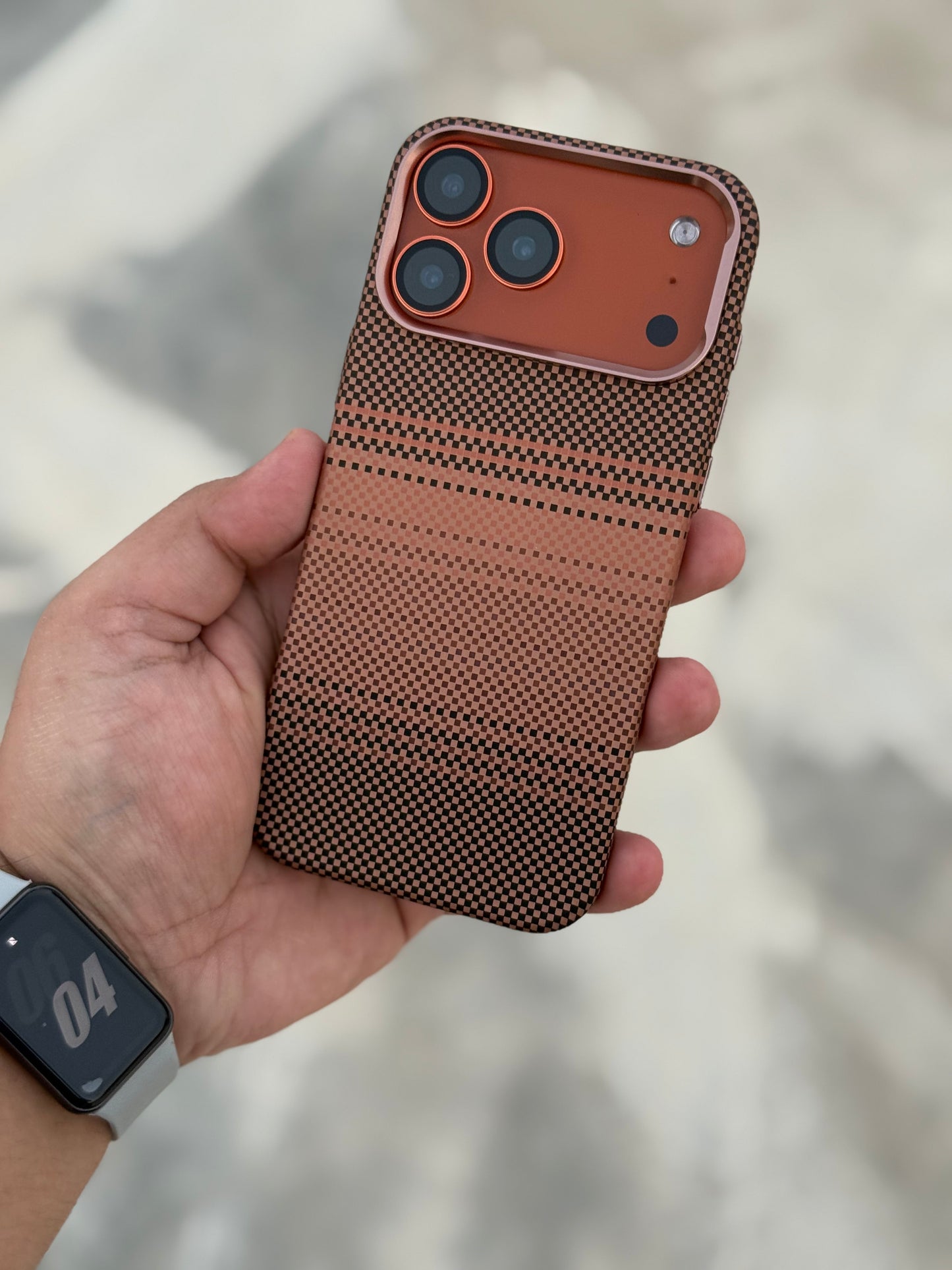 Gold Sunset Carbon Fibre With MagSafe LUXO 17 Series