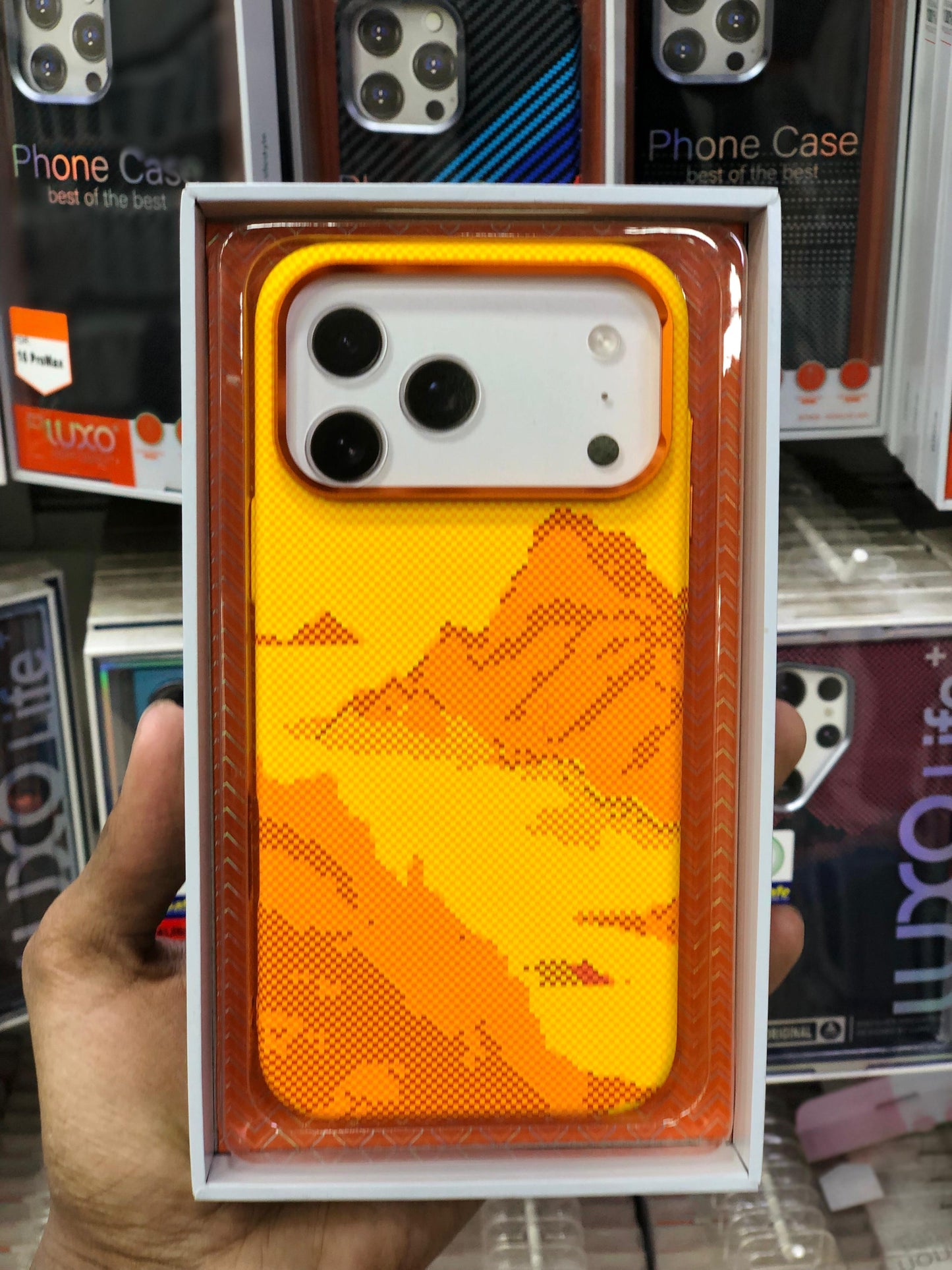 Luxo Carbon Fibre Kevlar For Cosmic Orange iPhone 17 series