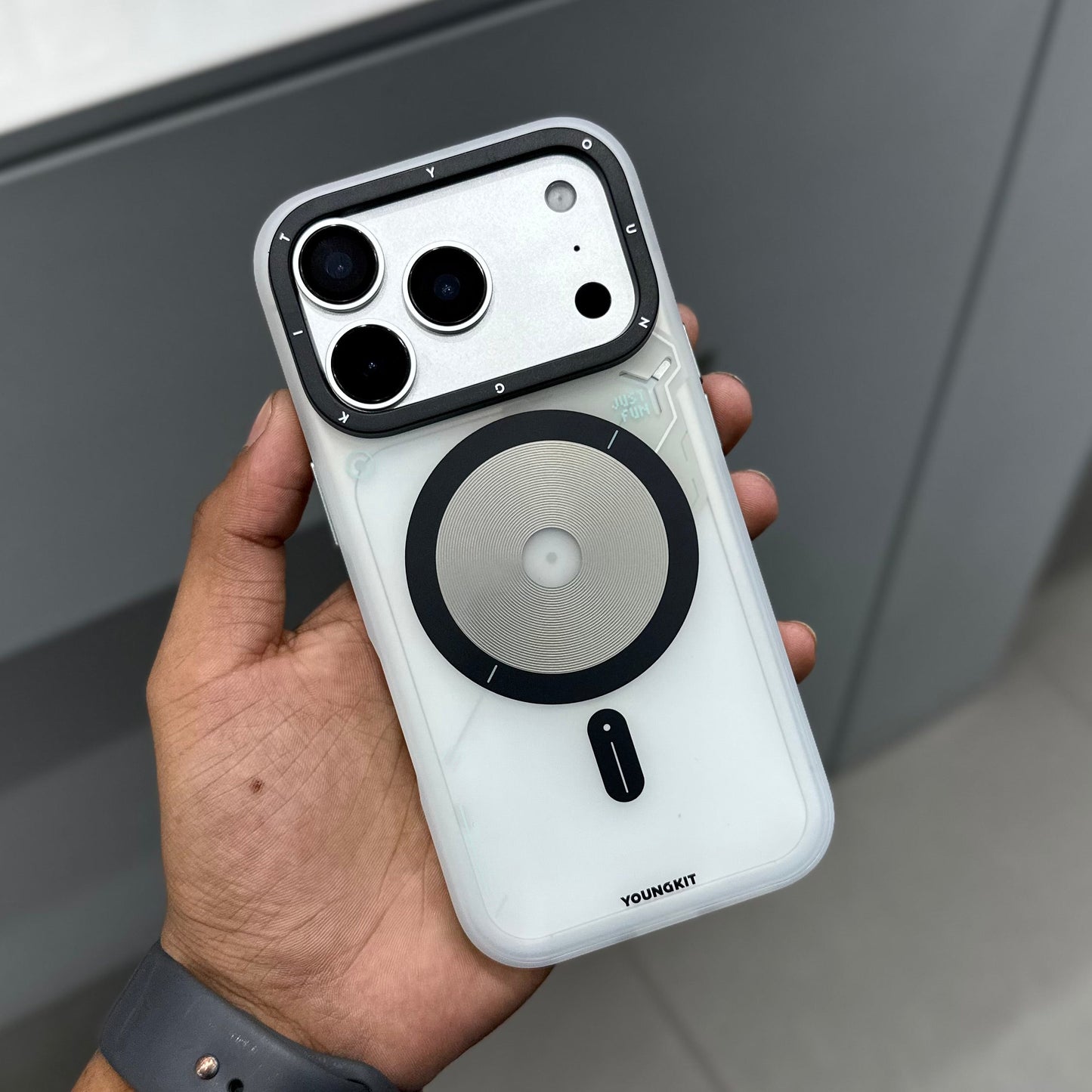 YOUNGKIT Cyber CD Case with Magsafe 17 pro max