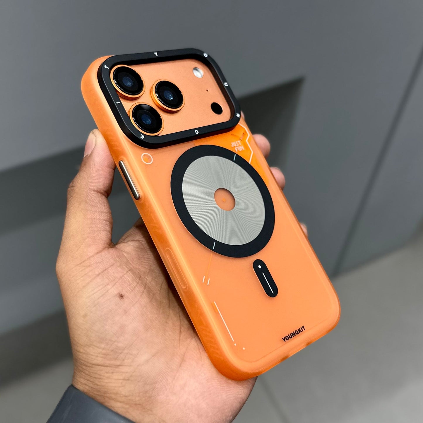 YOUNGKIT Cyber CD Case with Magsafe 17 pro max