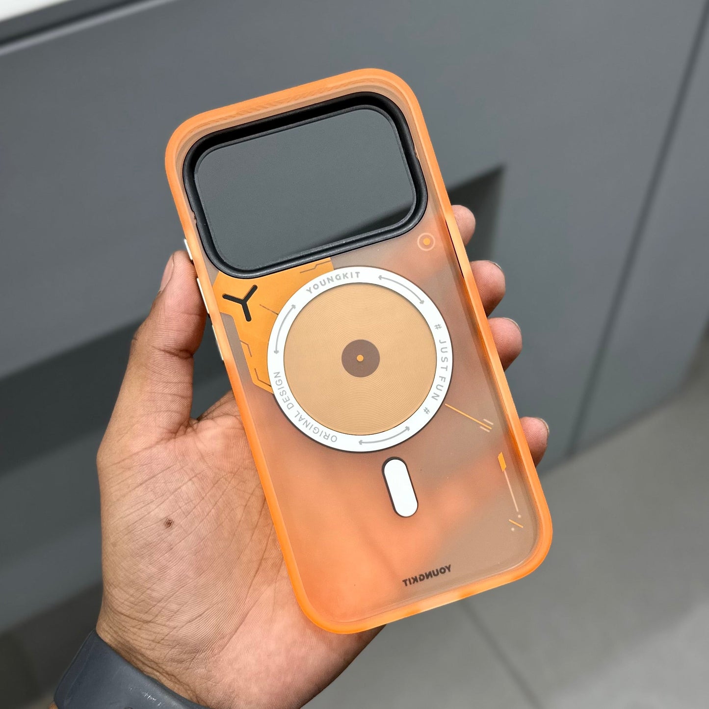 YOUNGKIT Cyber CD Case with Magsafe 17 pro max