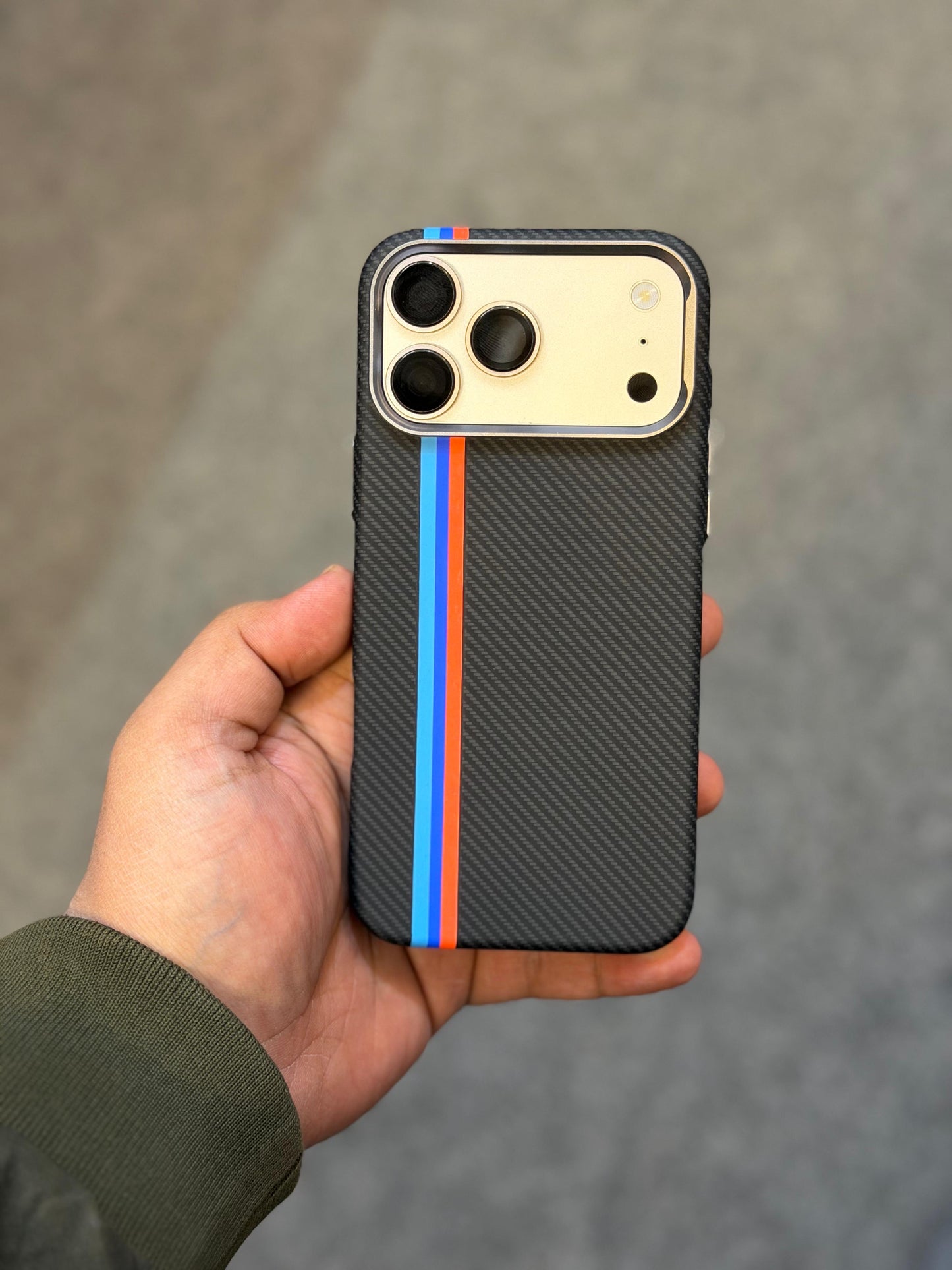 BMW Carbon Fibre With MagSafe LUXO 17 Pro Max