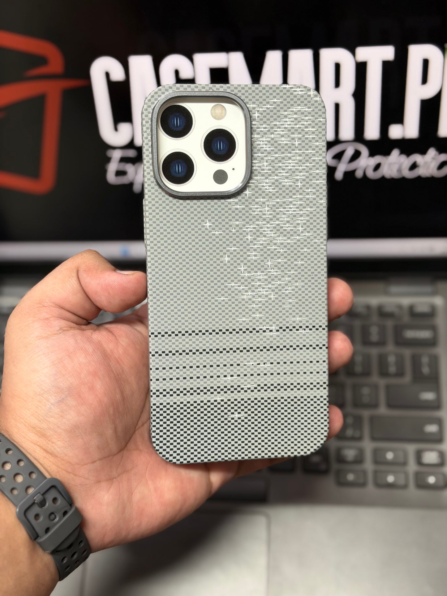PITAKA GALAXY CARBON FIBRE KEVLAR CASE WITH MAGSAFE