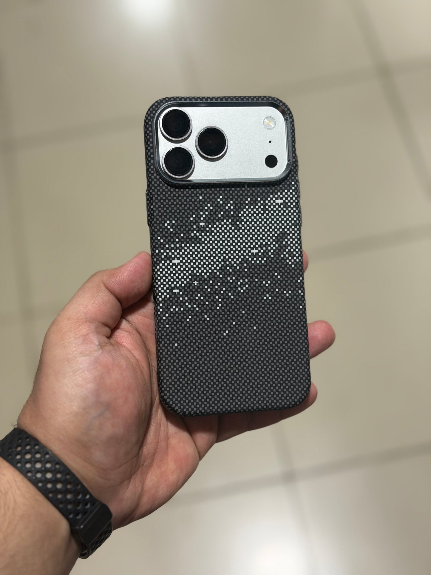 Luxo Carbon Fibre Kevlar For Silver iPhone 17 series