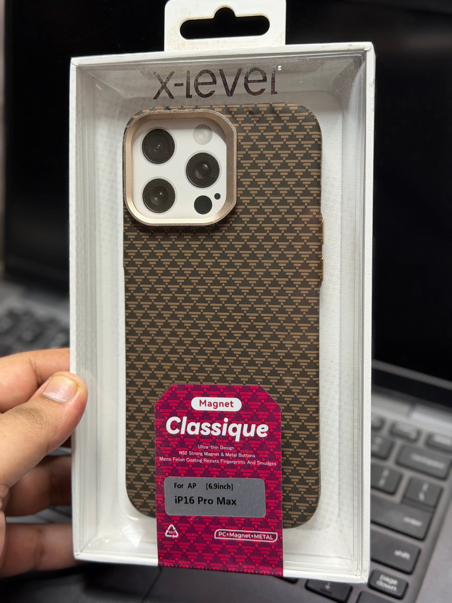 Desert Carbon Kevlar X-Level Classique Series with MagSafe