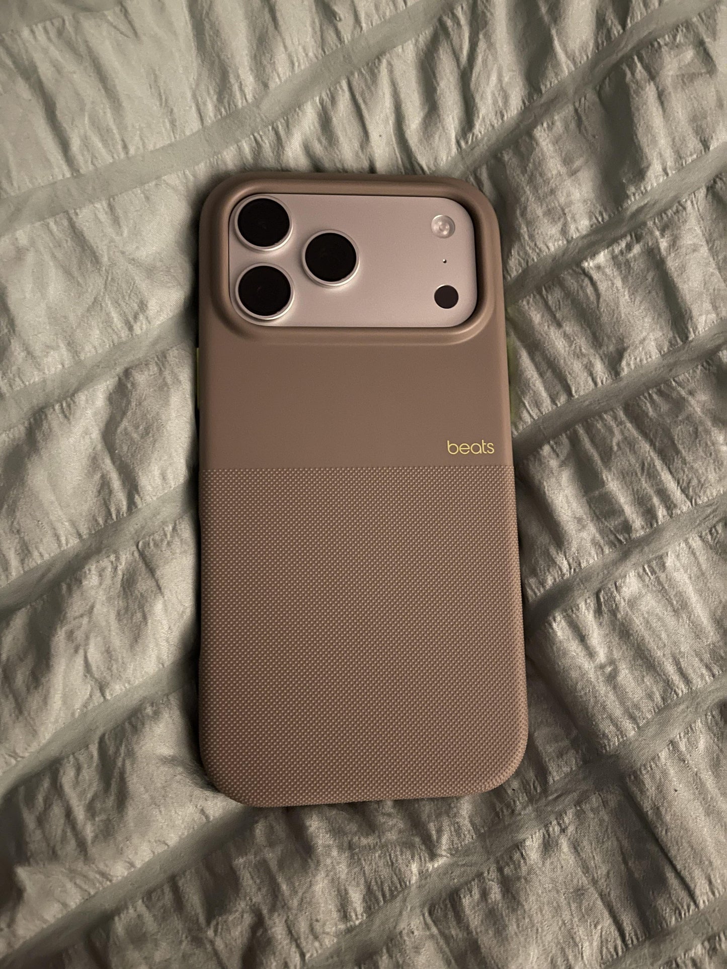 BEATS Rugged MagSafe Case iPhone 17 series