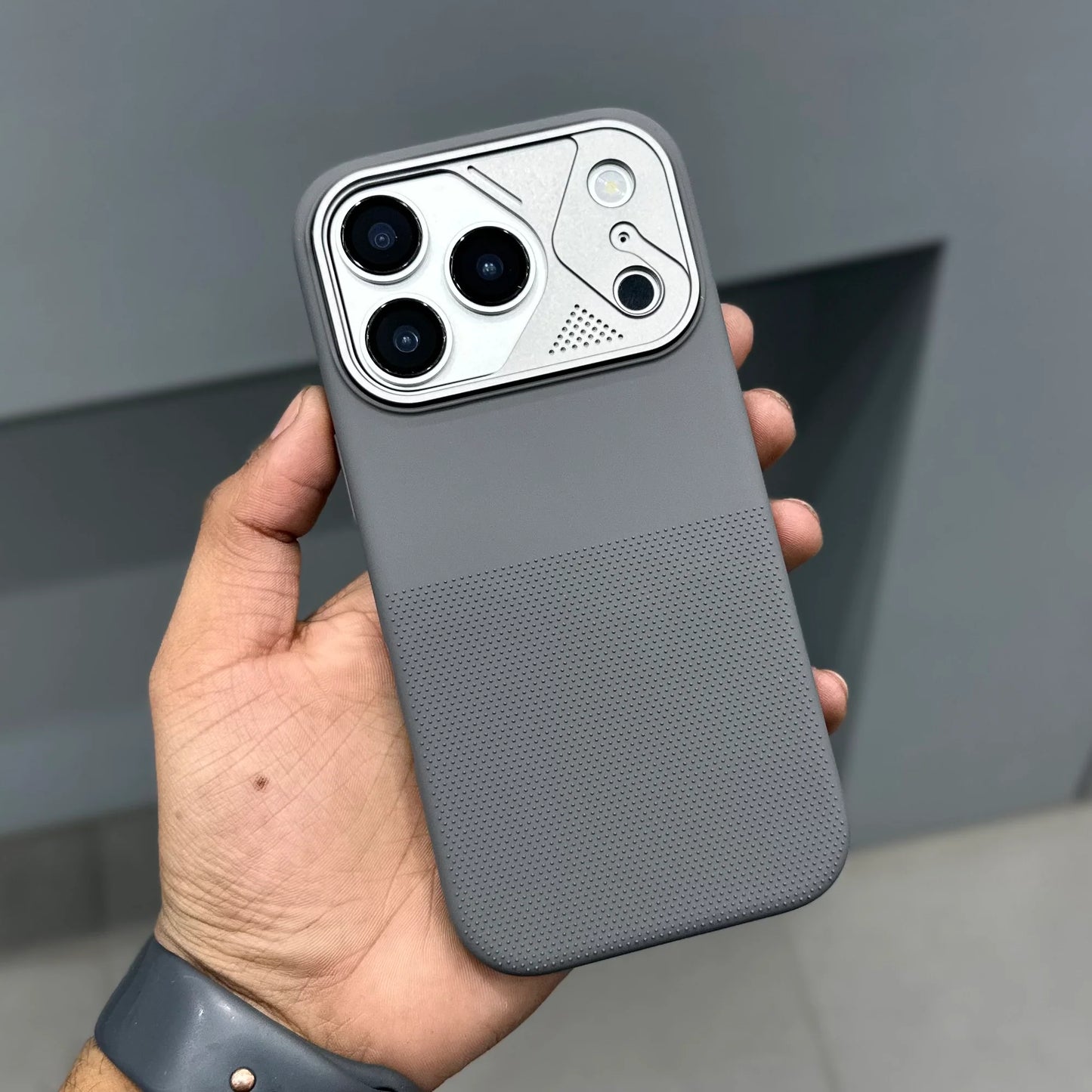 MMKIO ALUMU DESIGN SILICON MAGSAFE CASE