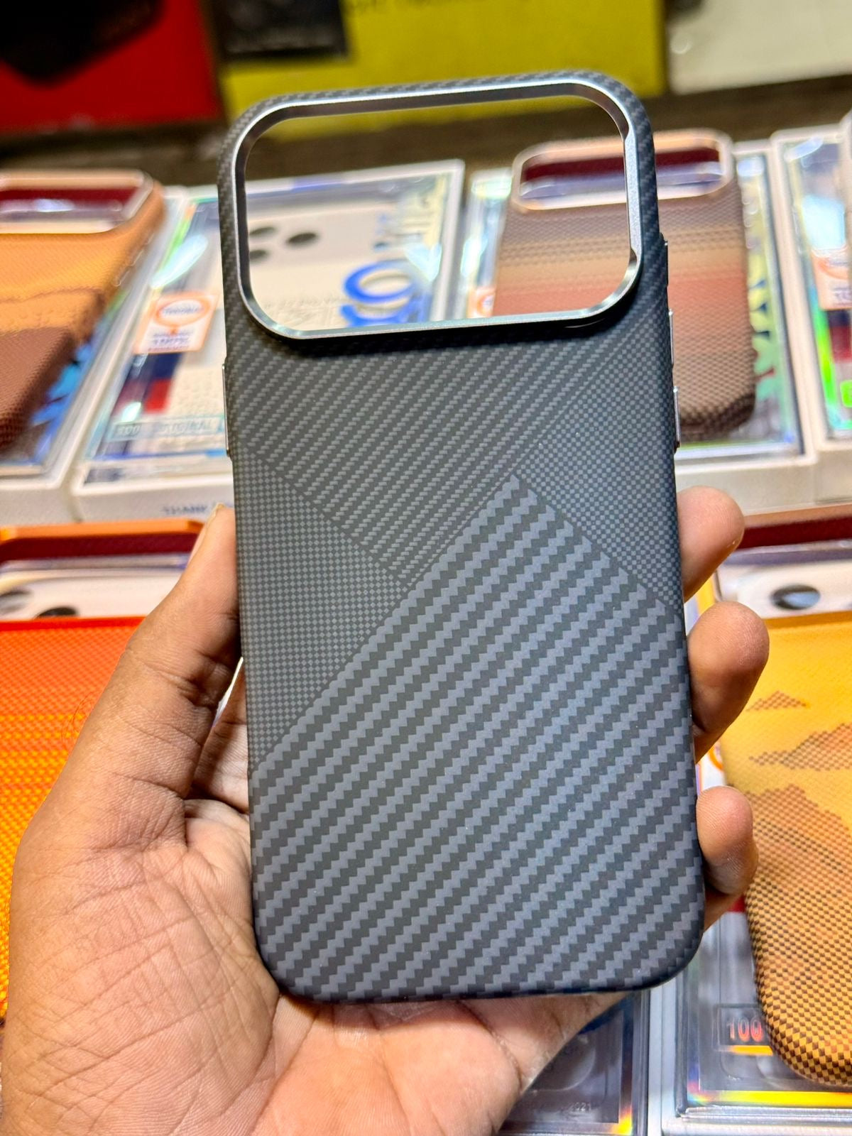 Black Carbon Fibre With MagSafe LUXO 17 Pro Max