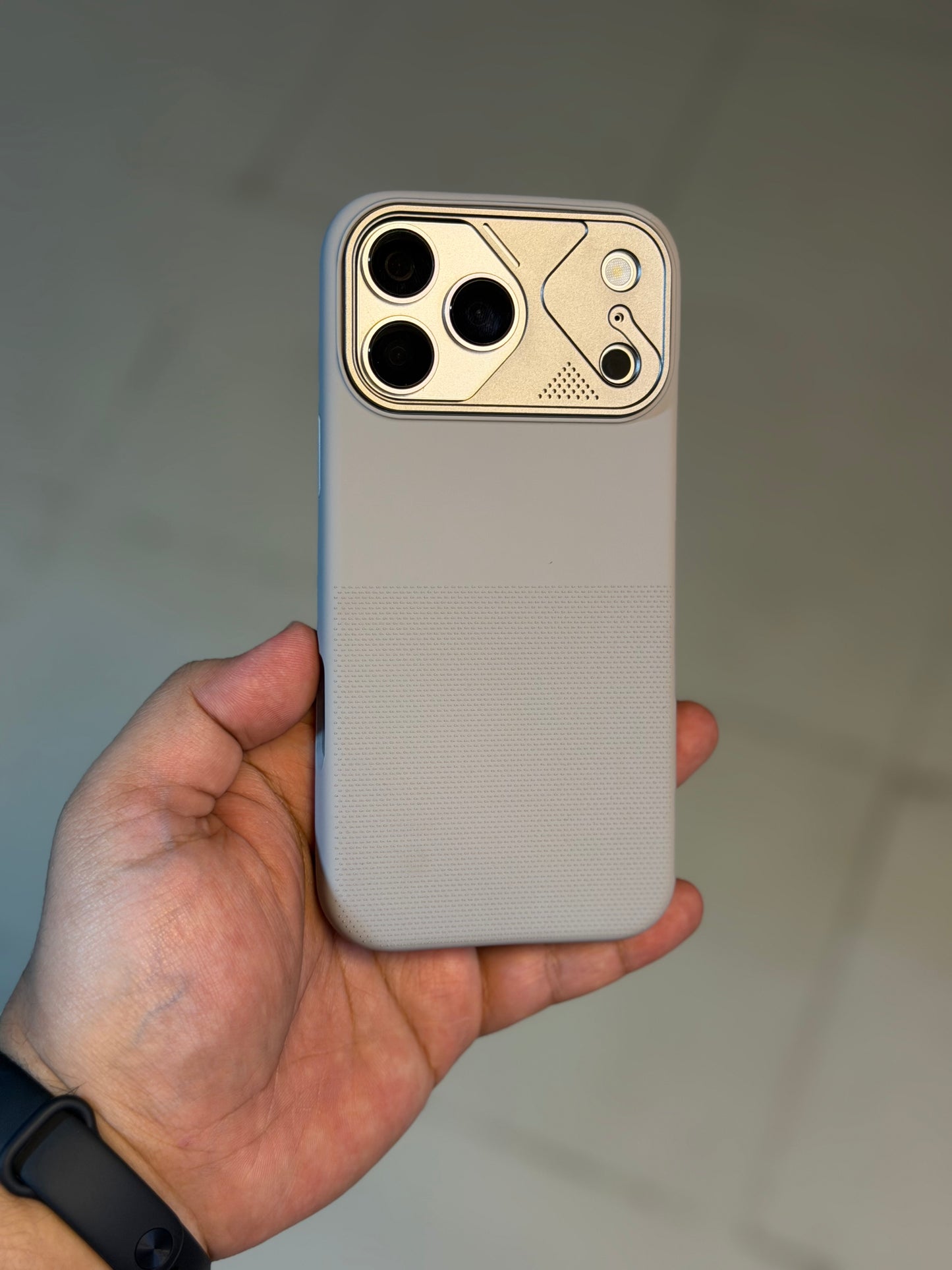 MMKIO ALUMU DESIGN SILICON MAGSAFE CASE
